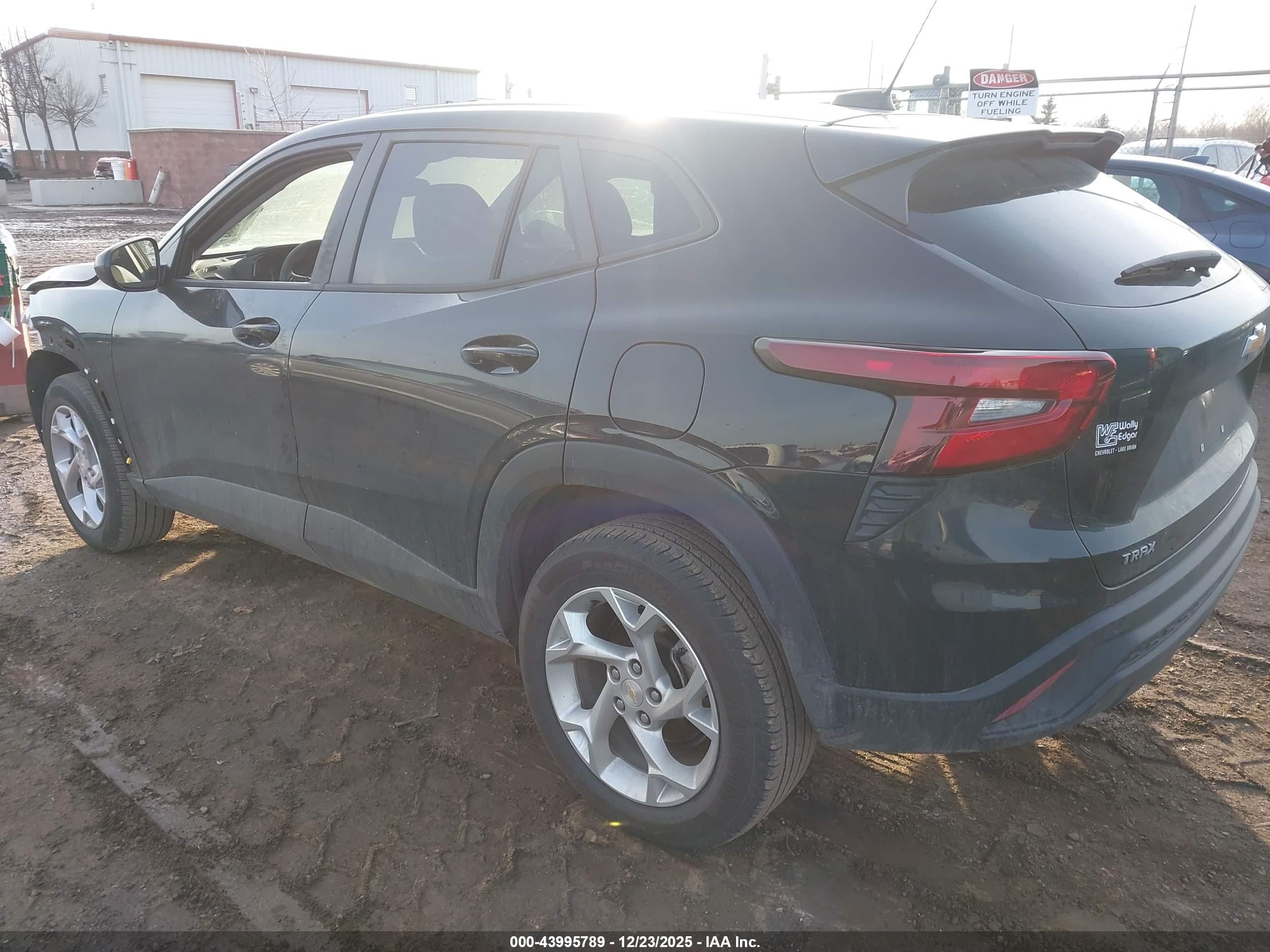 CHEVROLET TRAX image 3