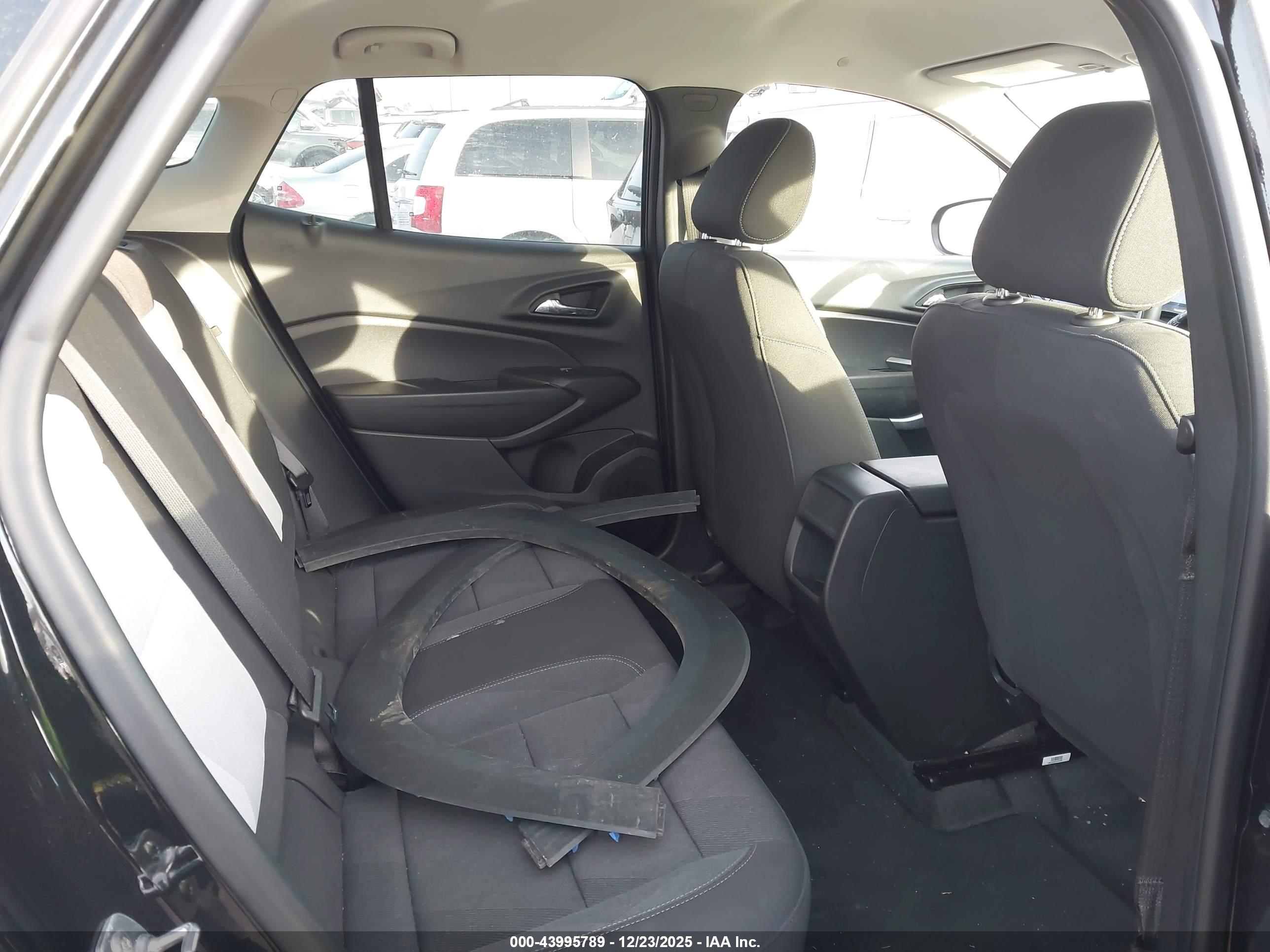 CHEVROLET TRAX image 8