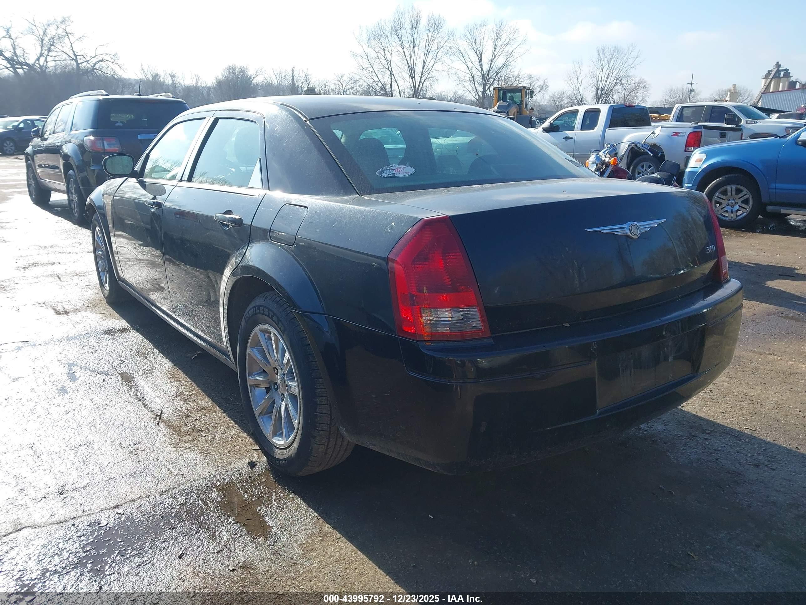 CHRYSLER 300 image 3