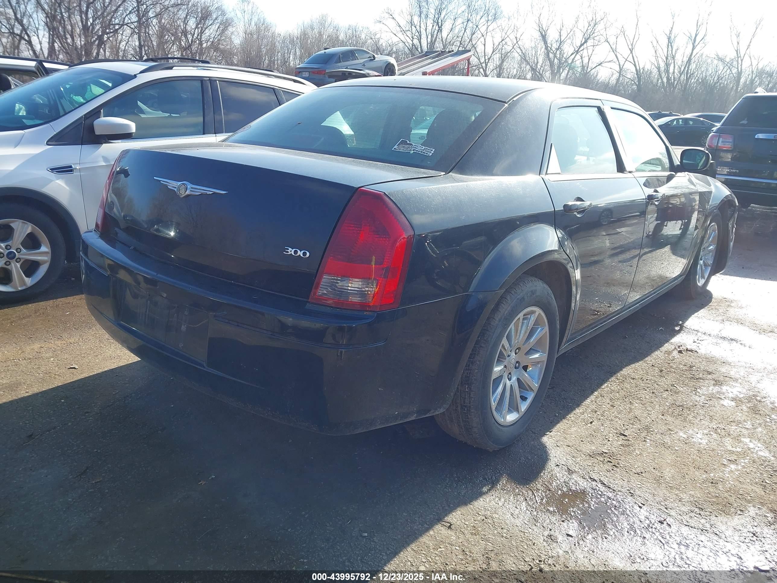 CHRYSLER 300 image 4