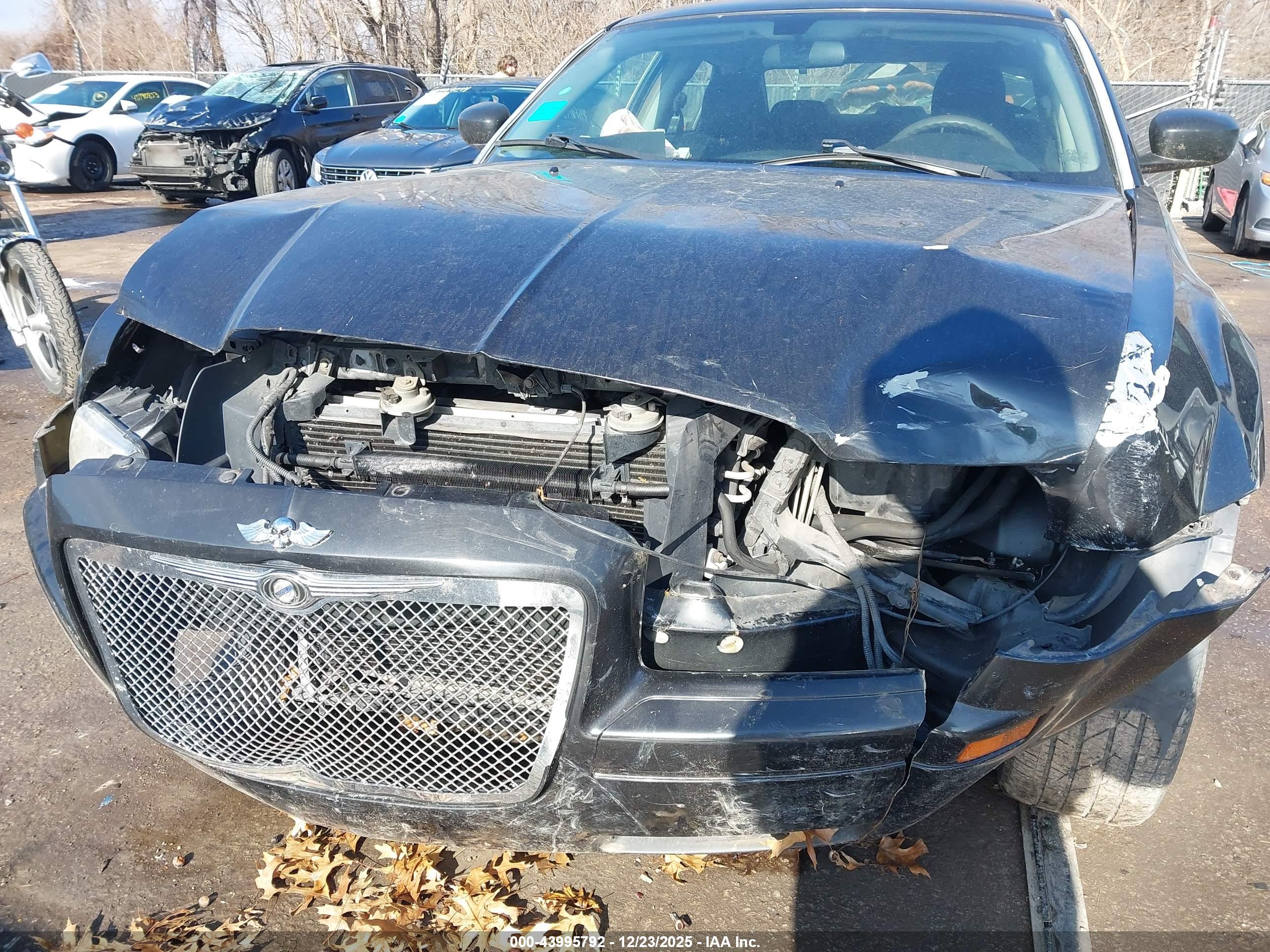 CHRYSLER 300 image 6