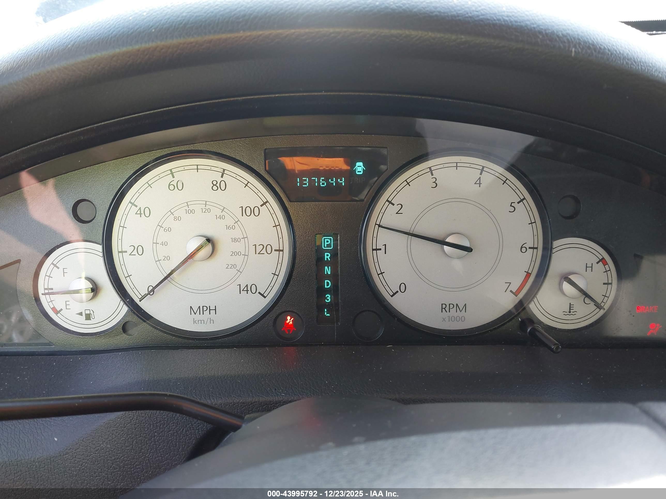CHRYSLER 300 image 7