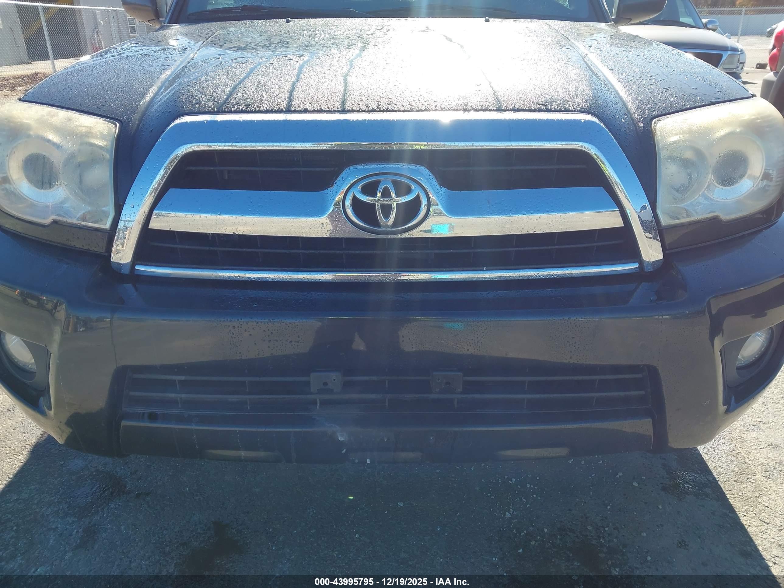 TOYOTA 4RUNNER image 6