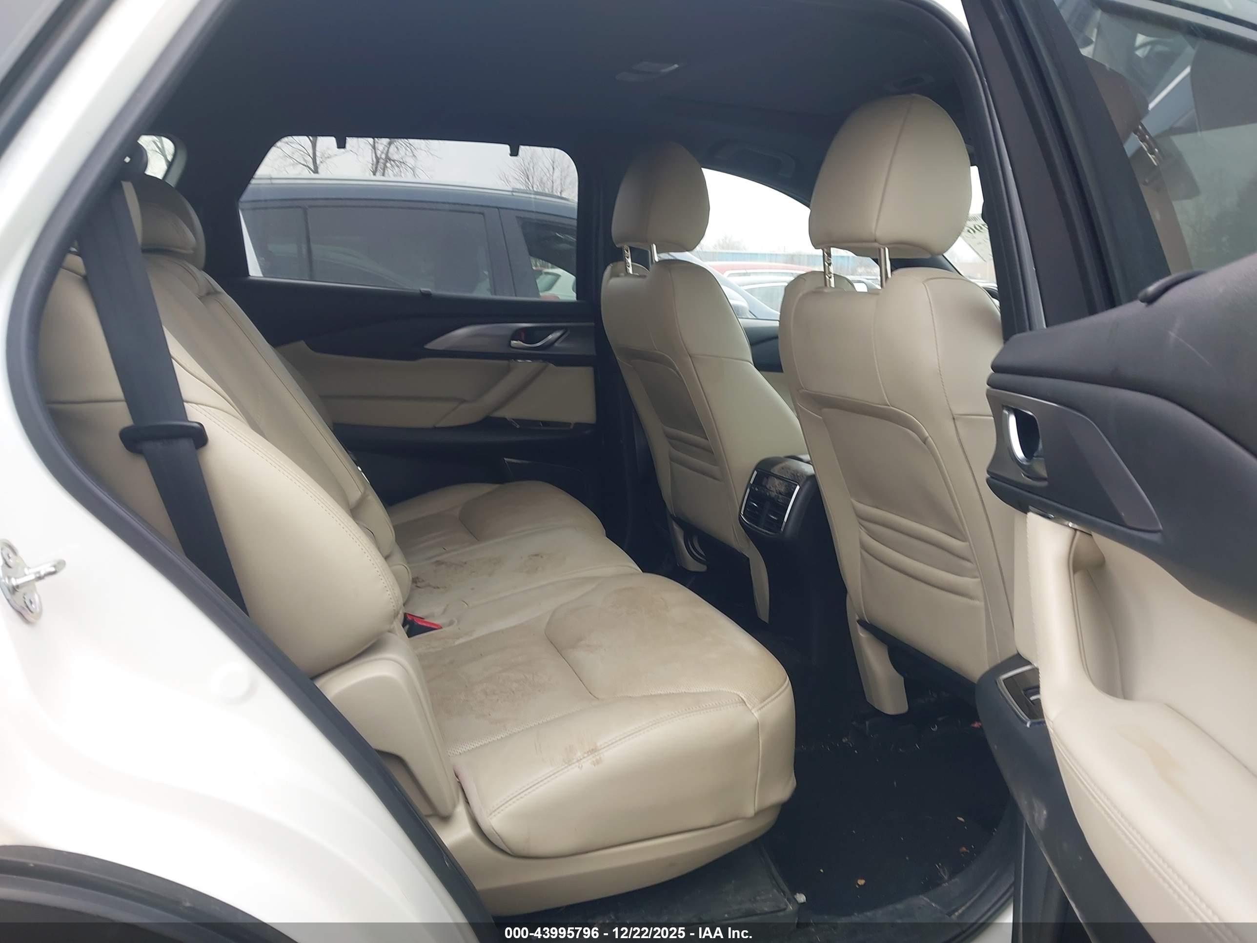 MAZDA CX-9 image 8