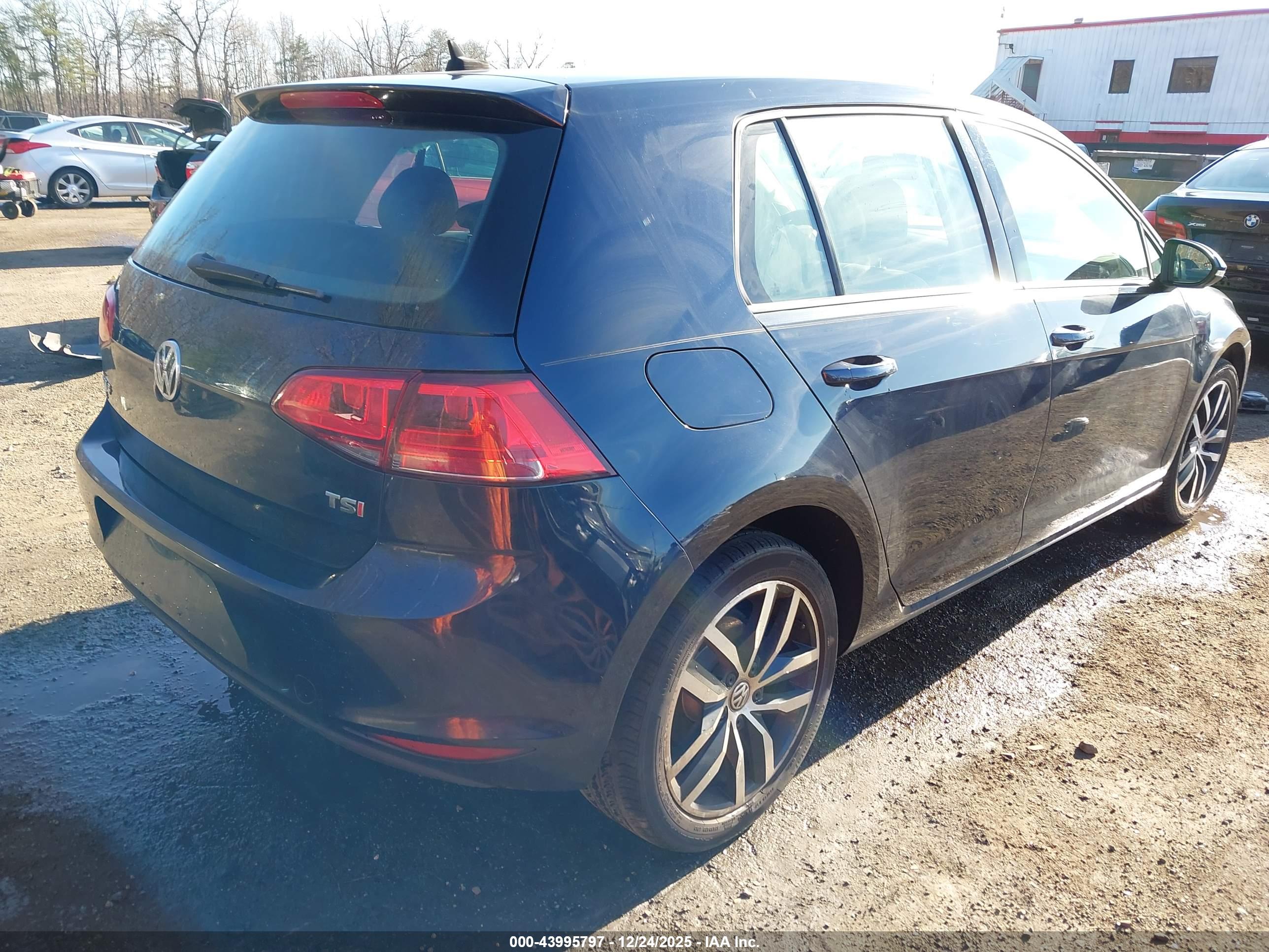 VOLKSWAGEN GOLF image 4