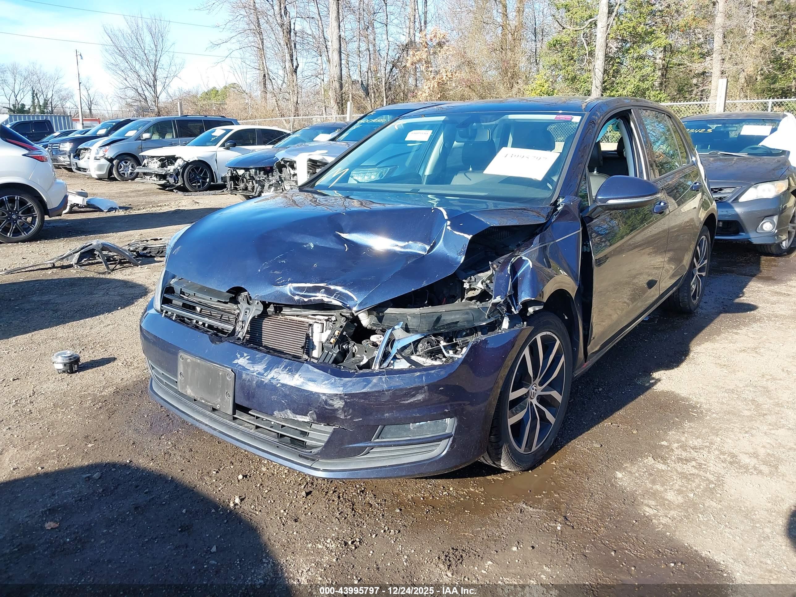 VOLKSWAGEN GOLF image 6