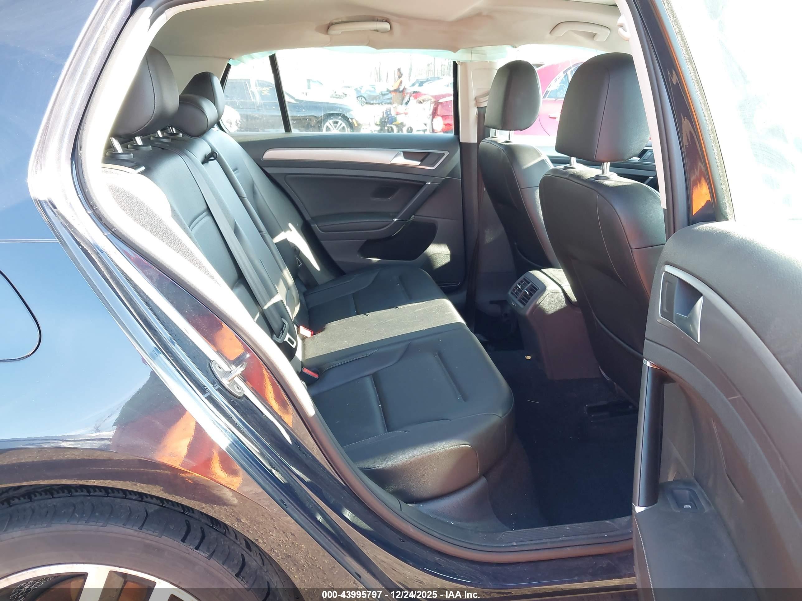 VOLKSWAGEN GOLF image 8