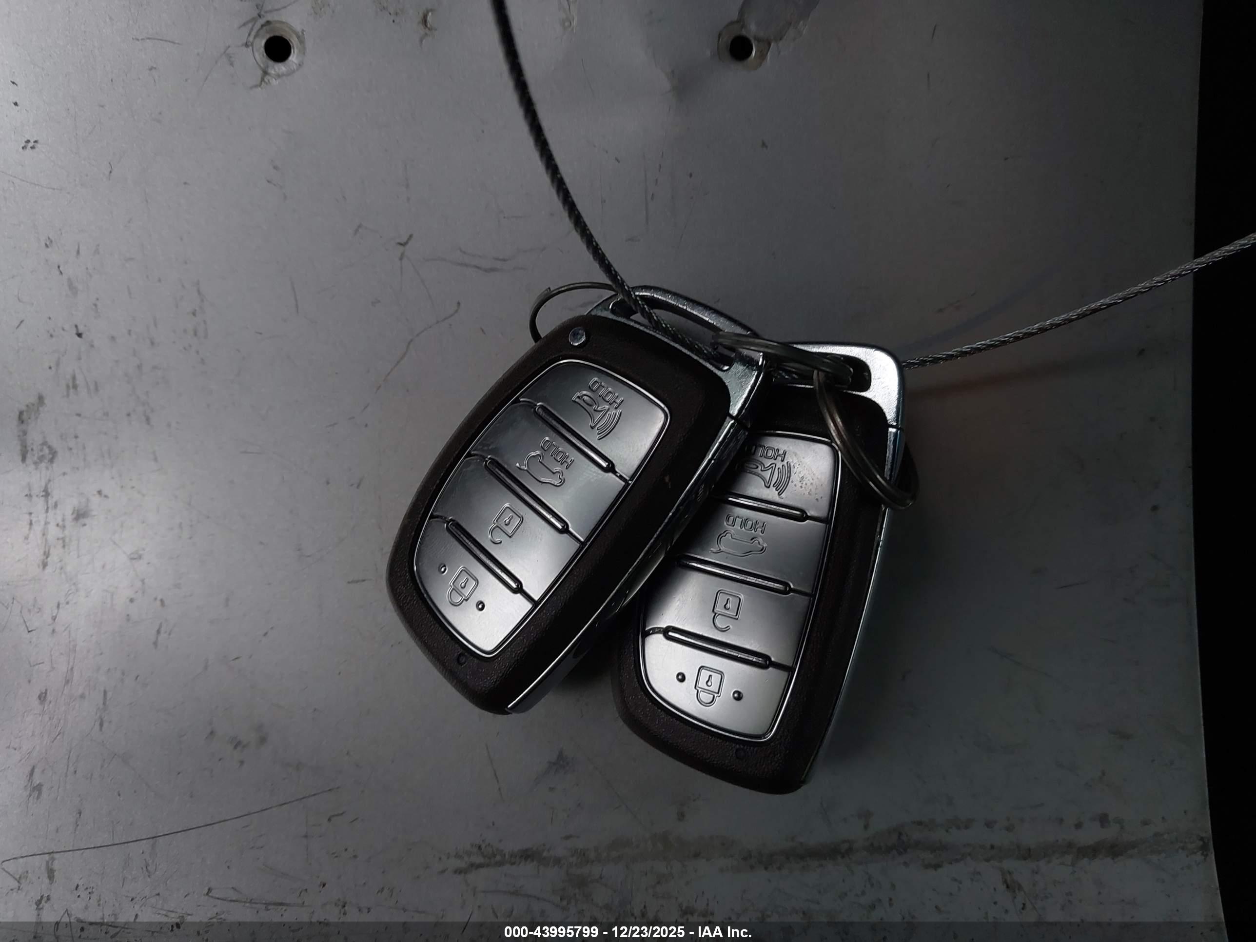 HYUNDAI TUCSON image 11