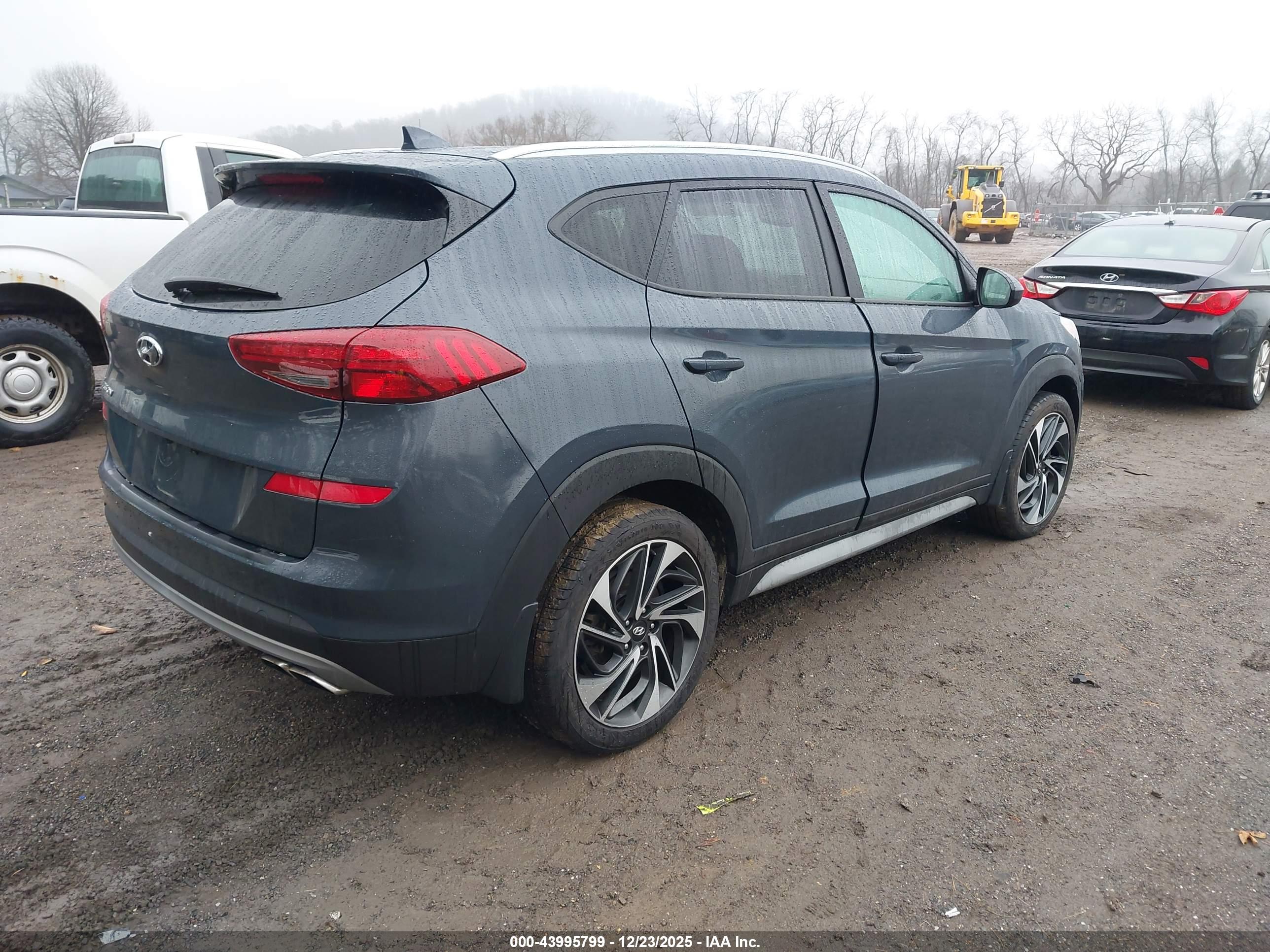 HYUNDAI TUCSON image 4