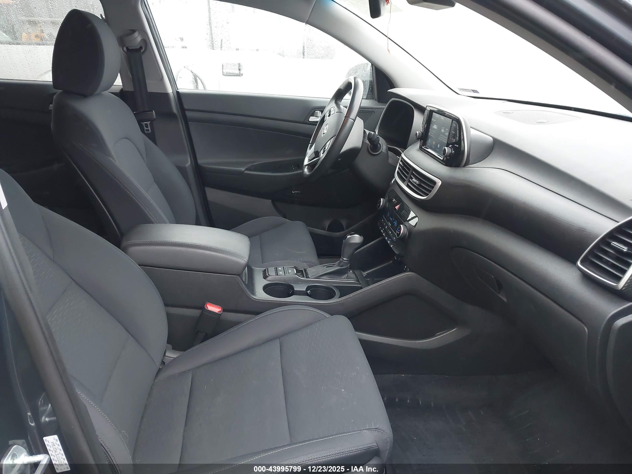 HYUNDAI TUCSON image 5