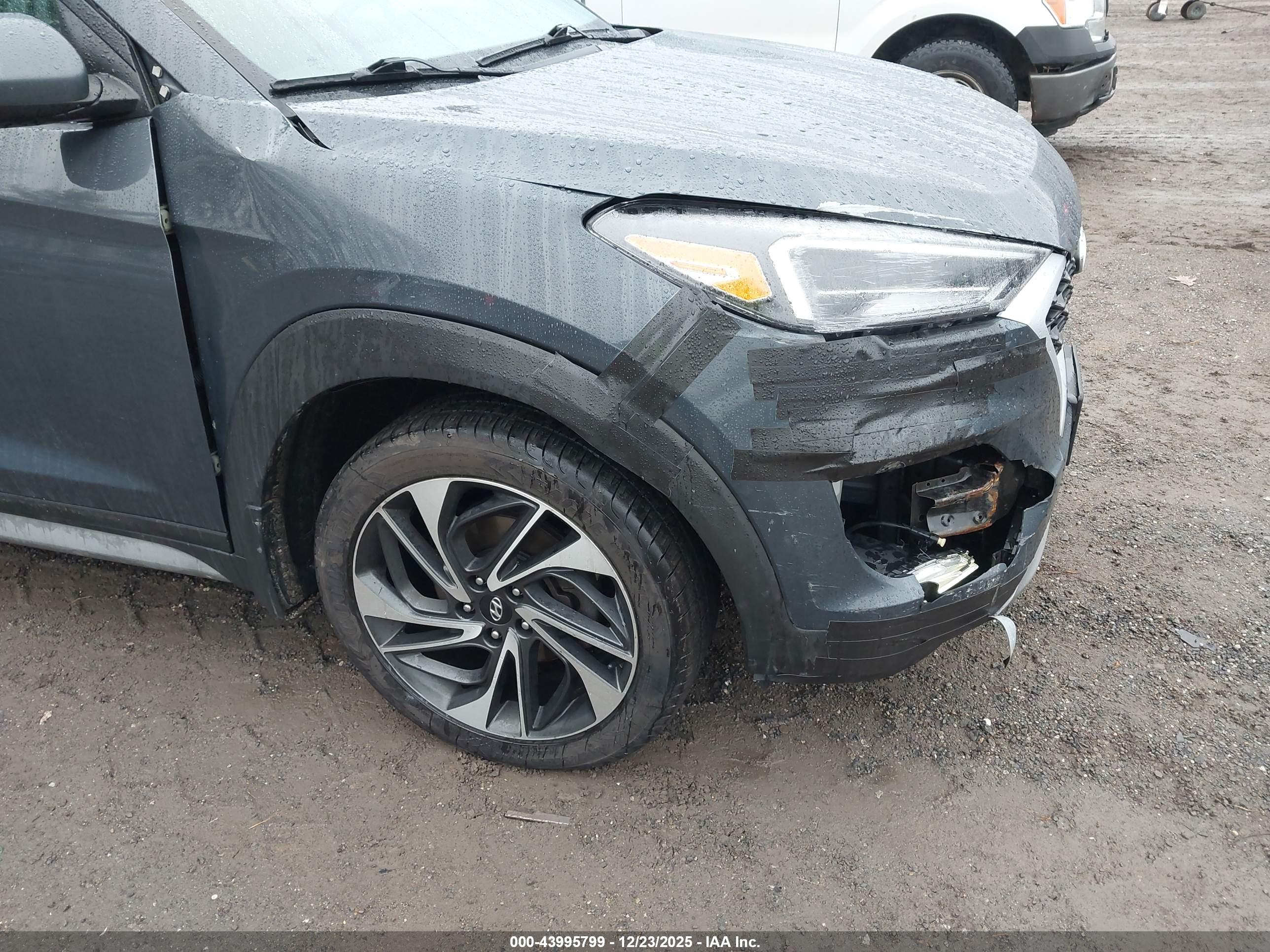 HYUNDAI TUCSON image 6