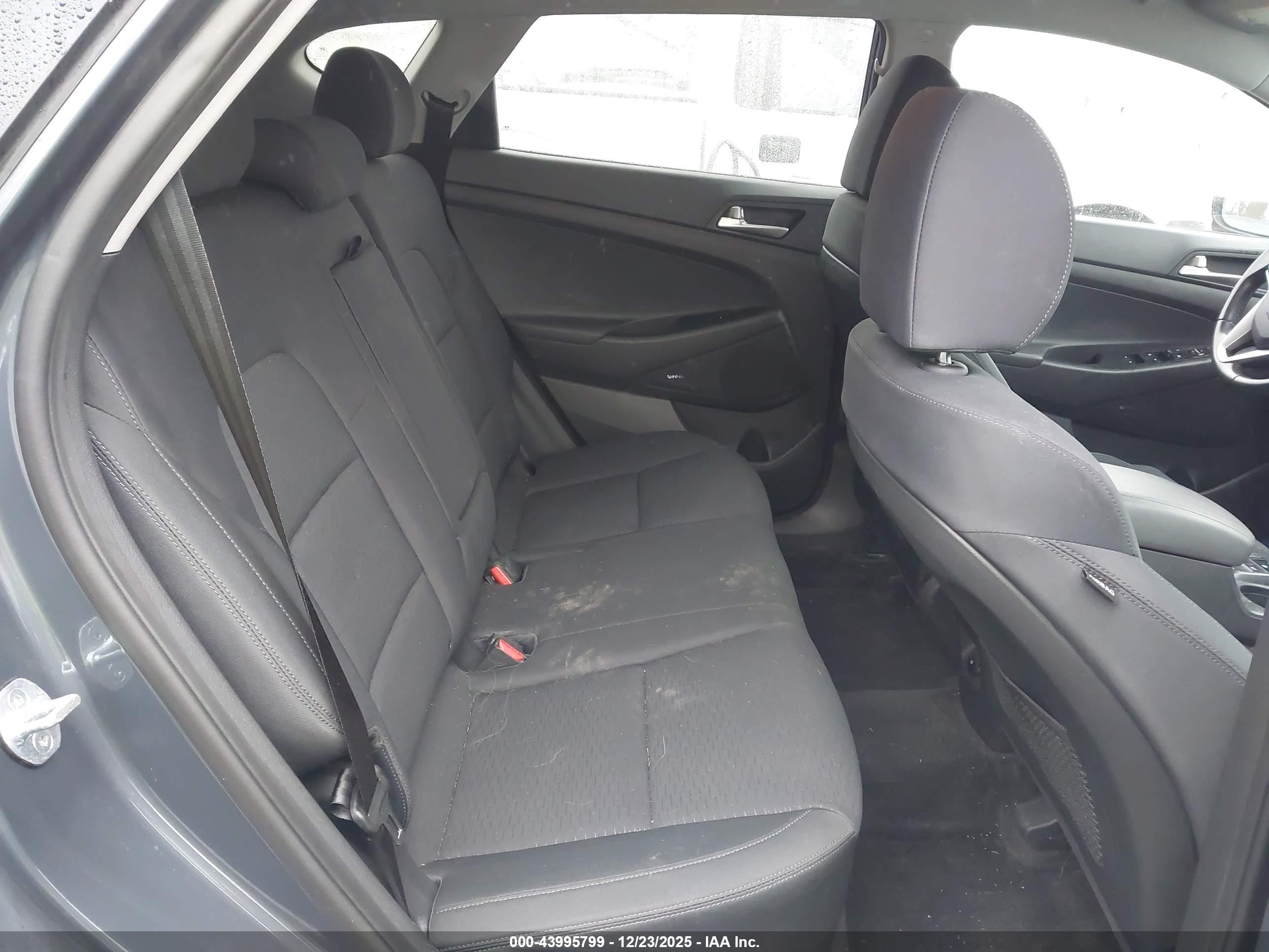 HYUNDAI TUCSON image 8