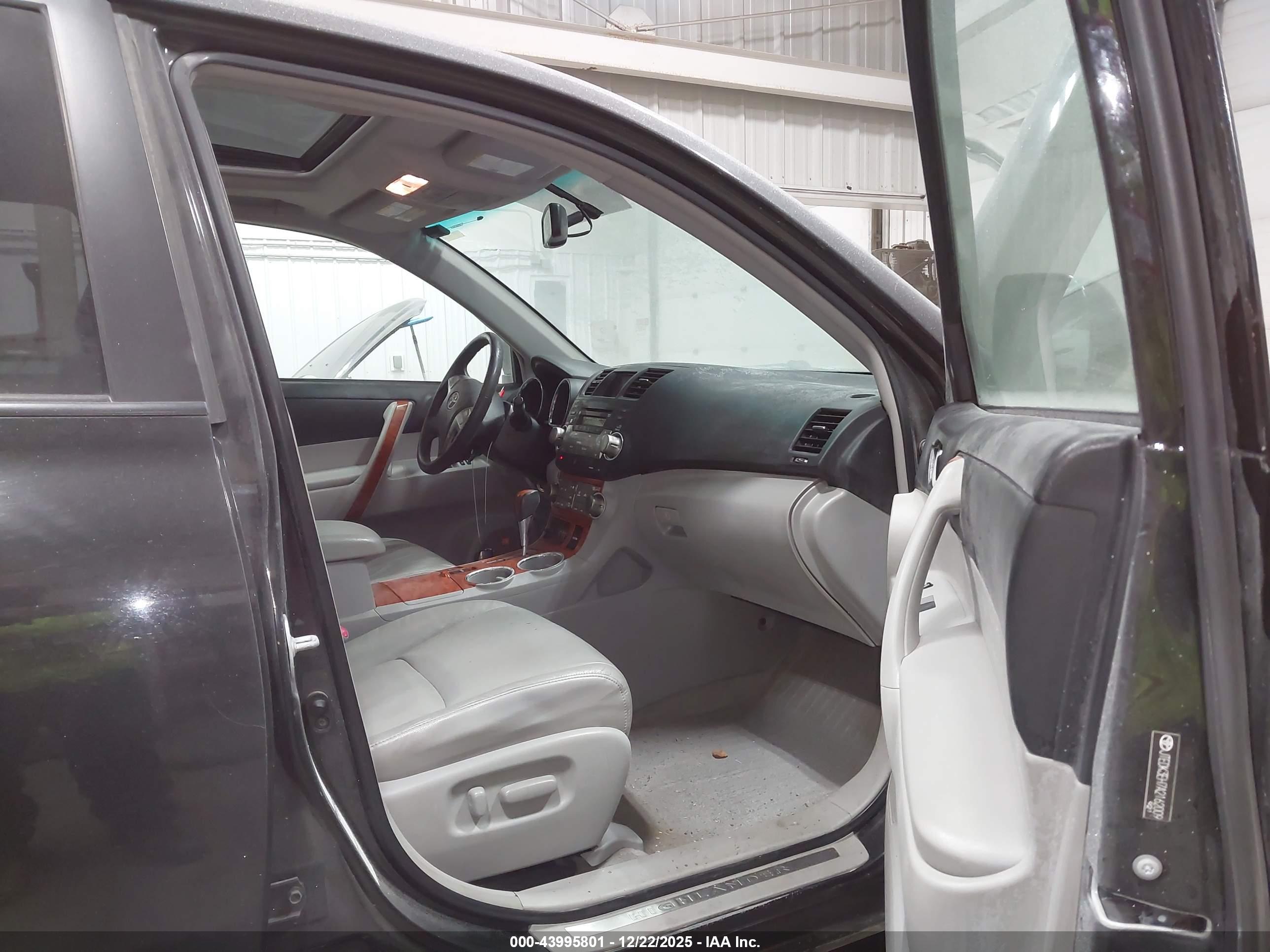TOYOTA HIGHLANDER image 5