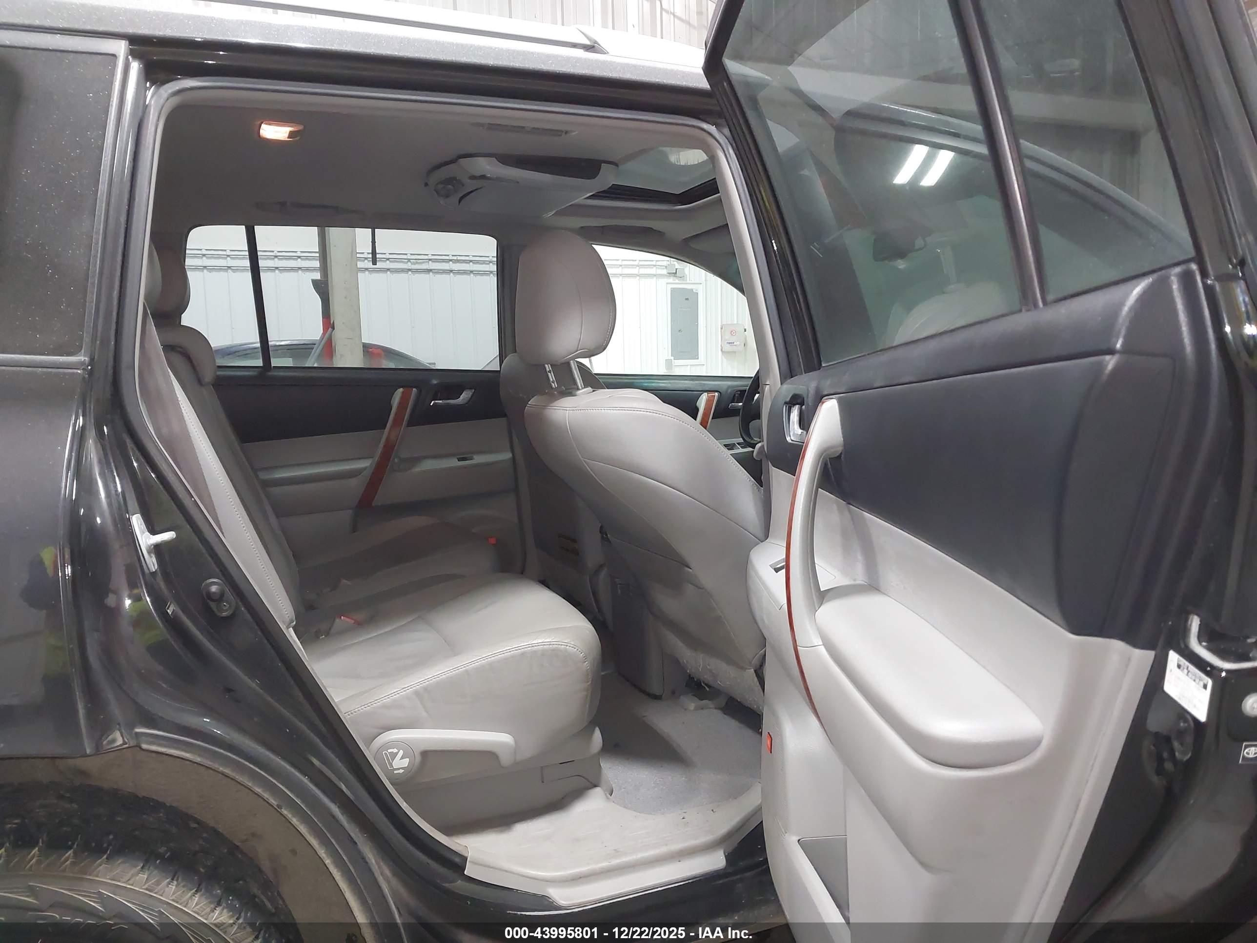 TOYOTA HIGHLANDER image 8