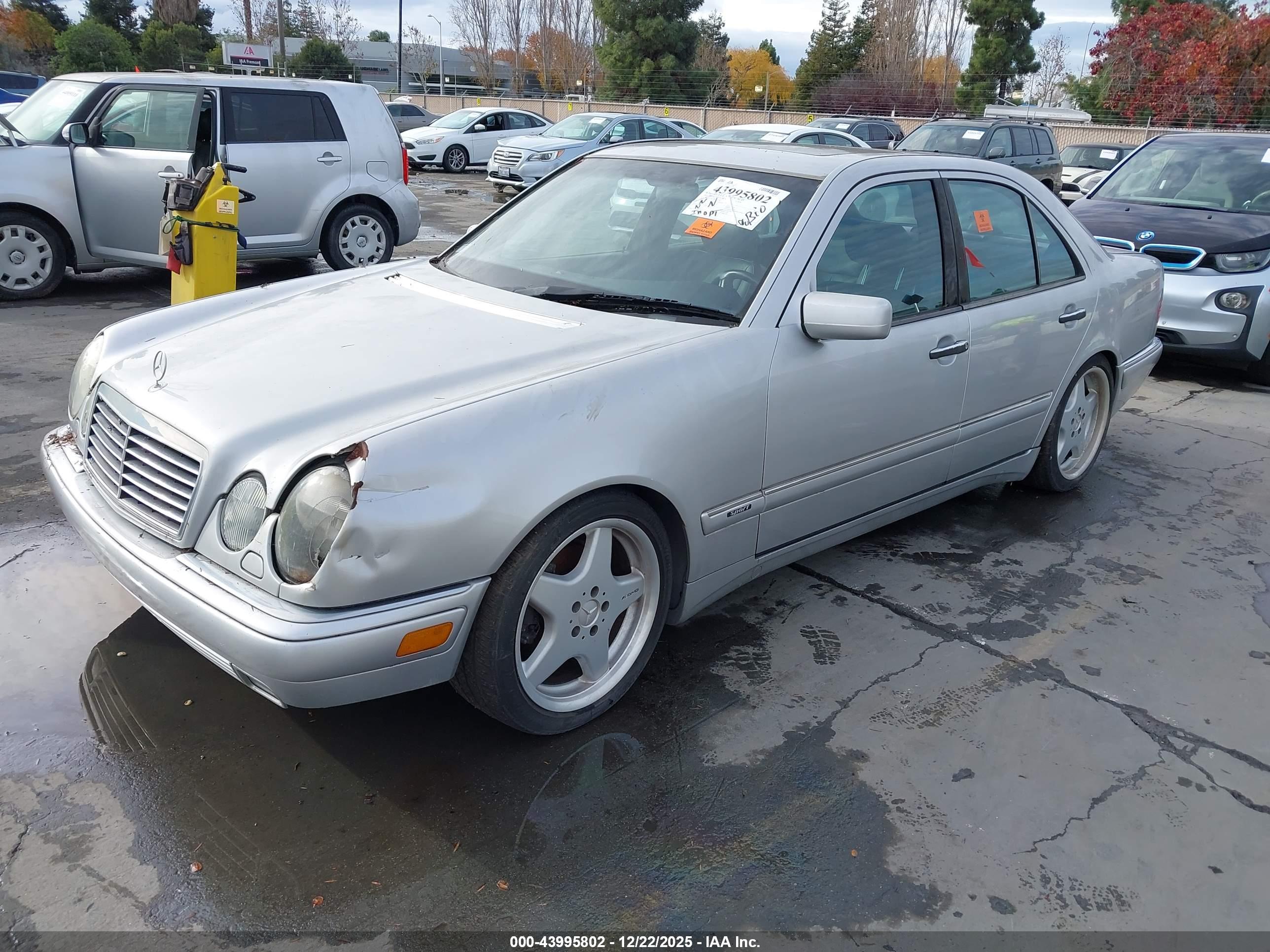 MERCEDES-BENZ E image 2