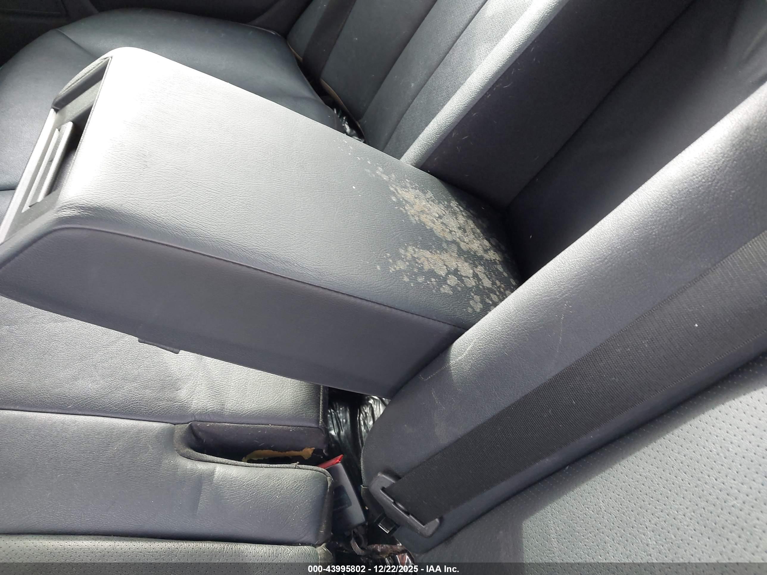 MERCEDES-BENZ E image 6