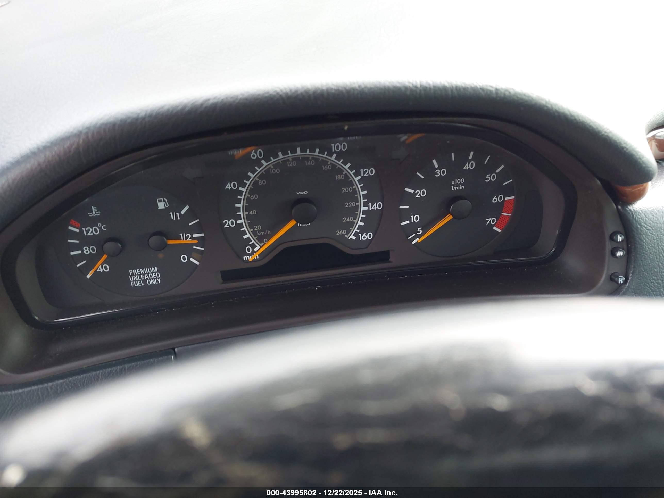MERCEDES-BENZ E image 7
