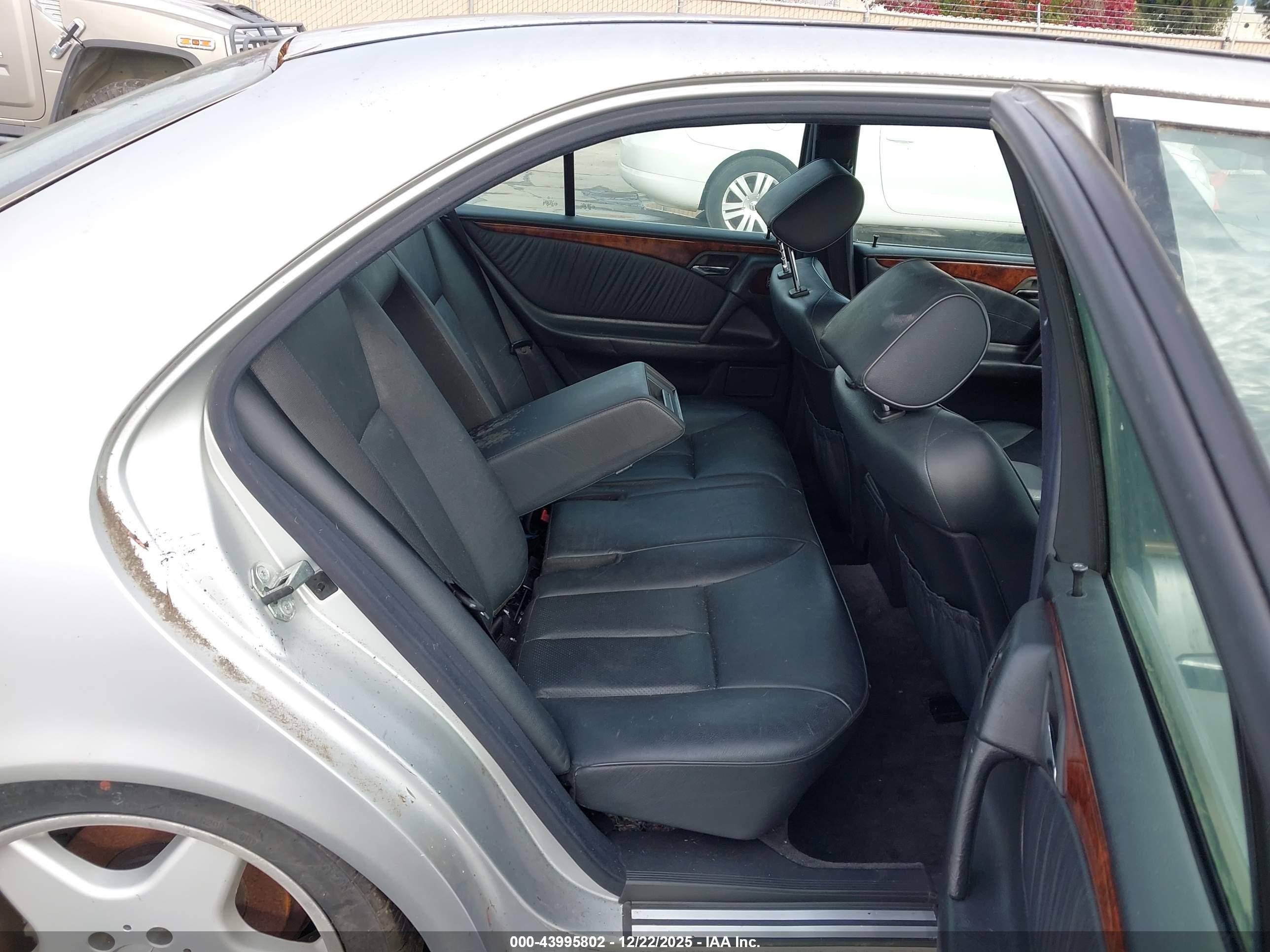 MERCEDES-BENZ E image 8