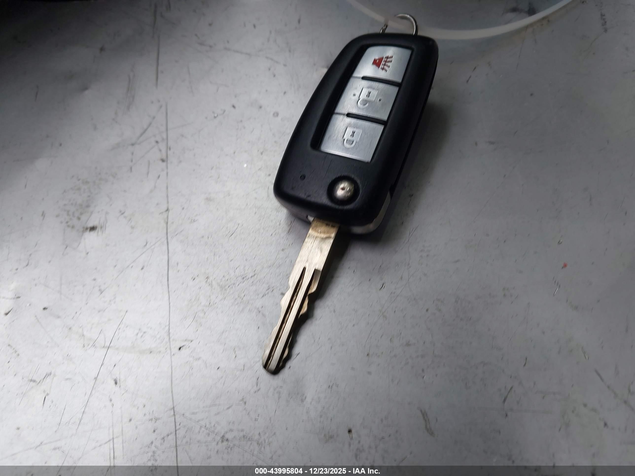 NISSAN ROGUE image 11