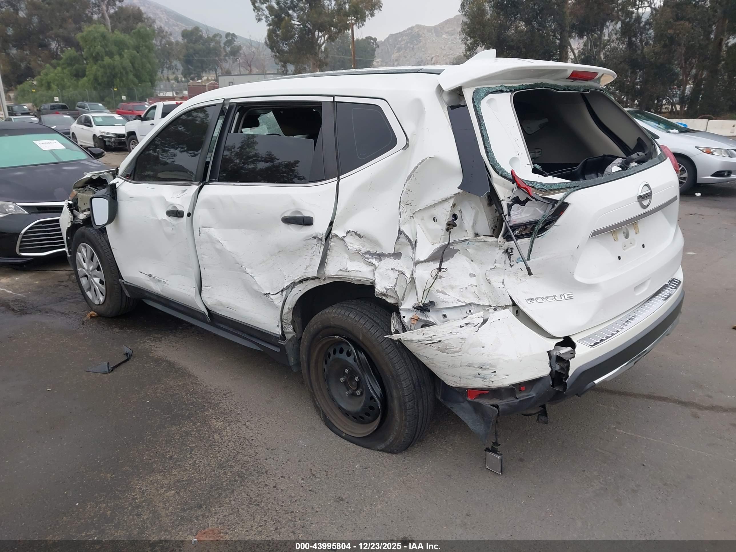 NISSAN ROGUE image 3