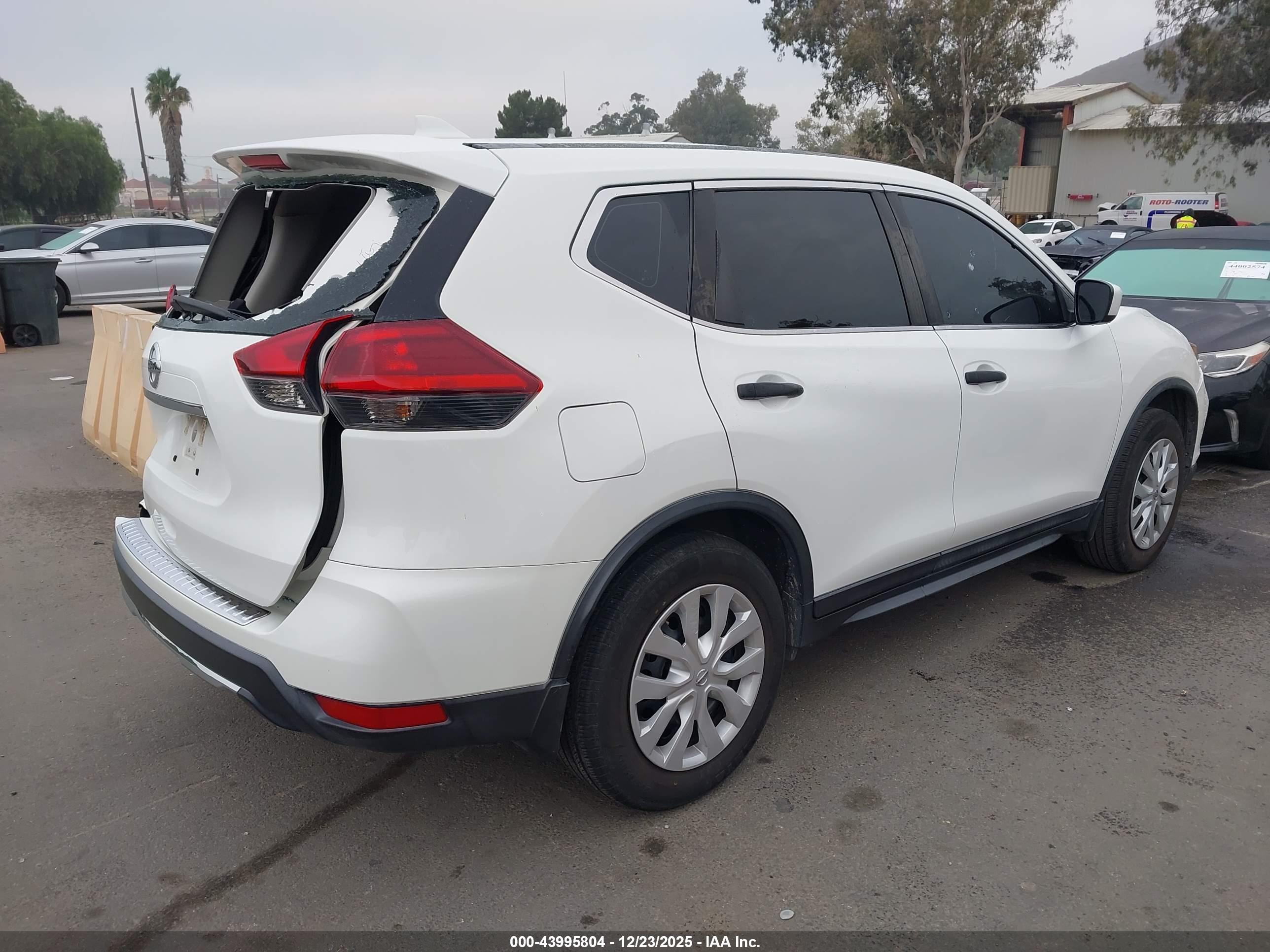 NISSAN ROGUE image 4