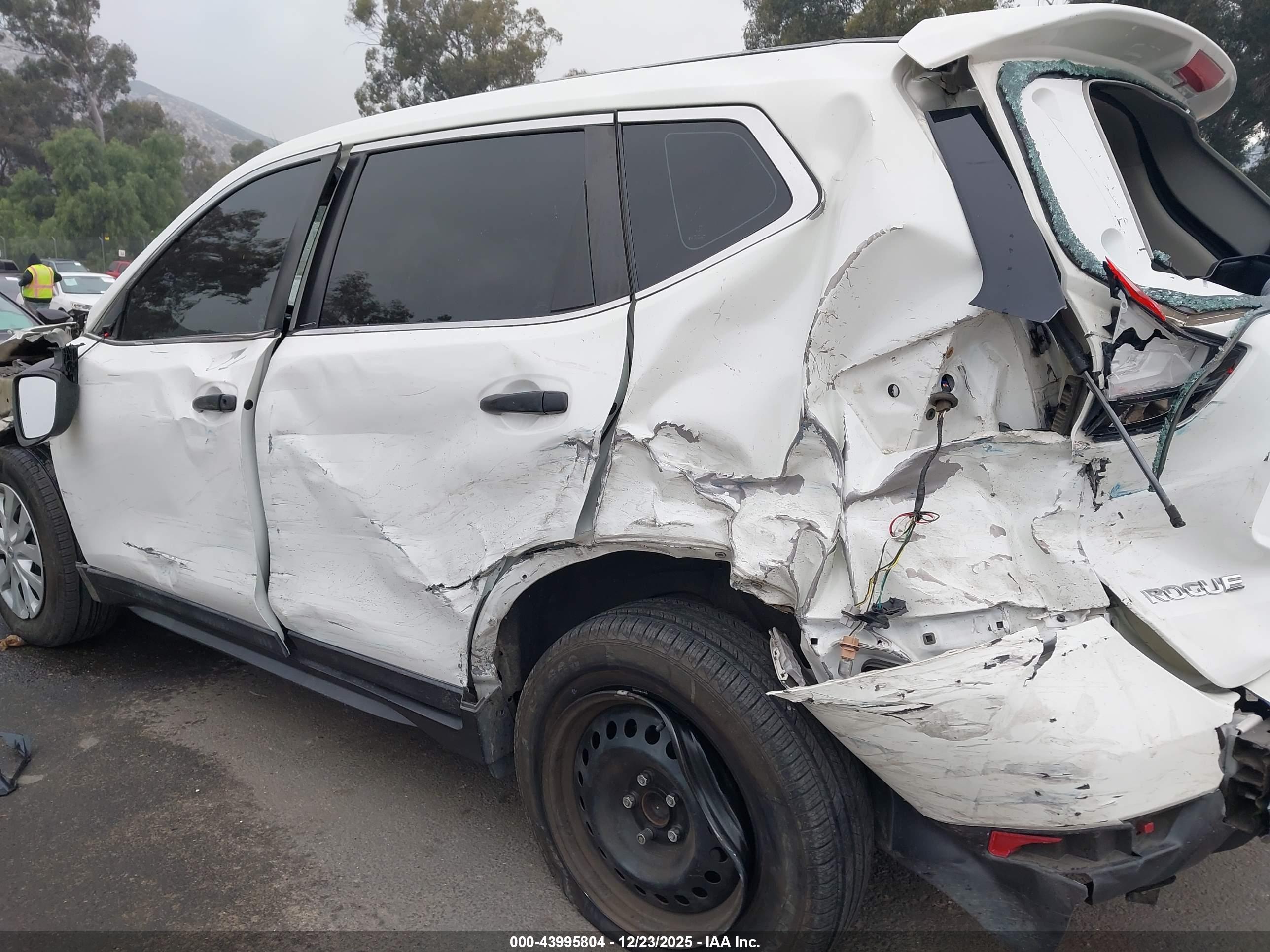 NISSAN ROGUE image 6