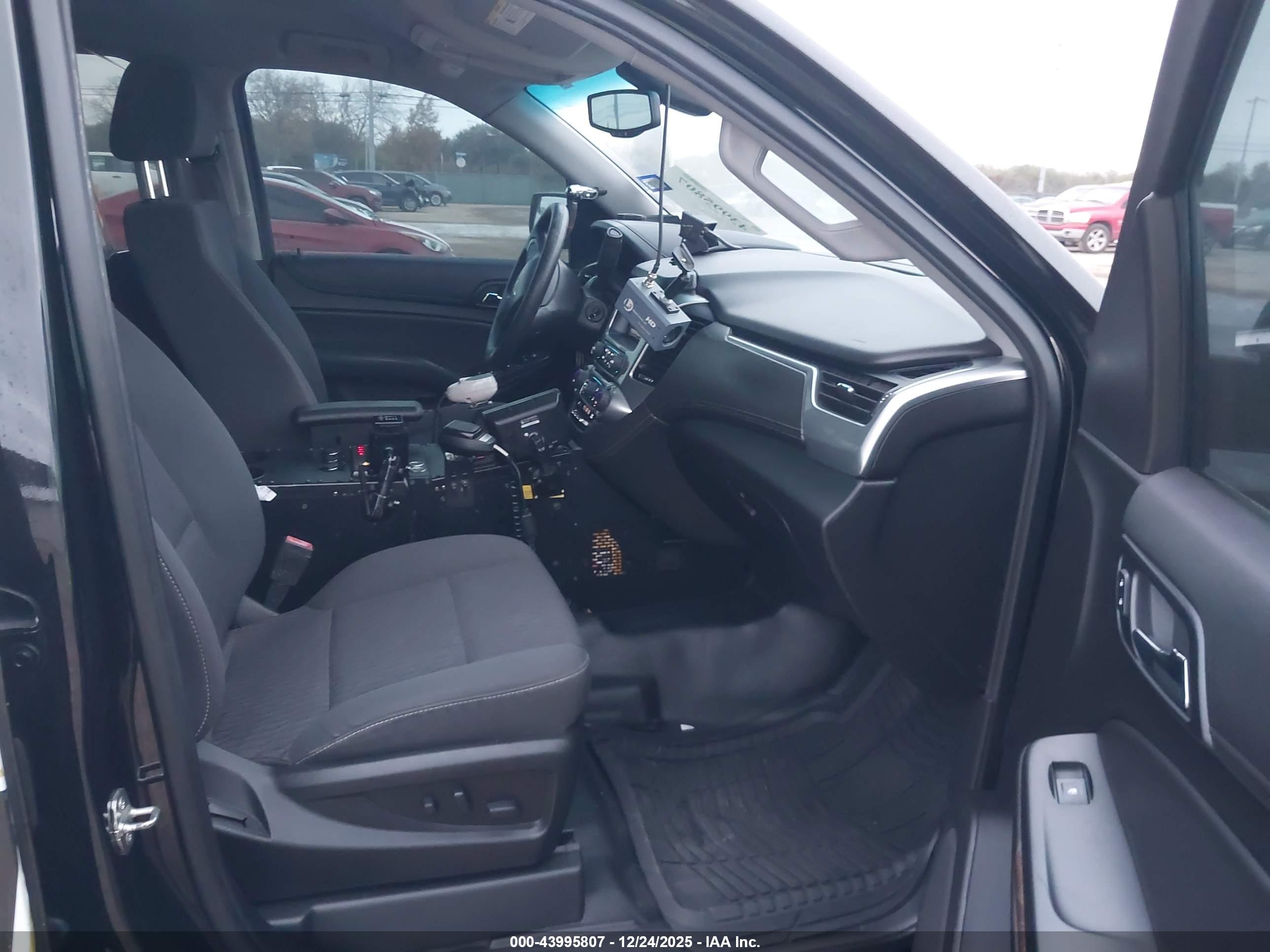 CHEVROLET TAHOE image 5