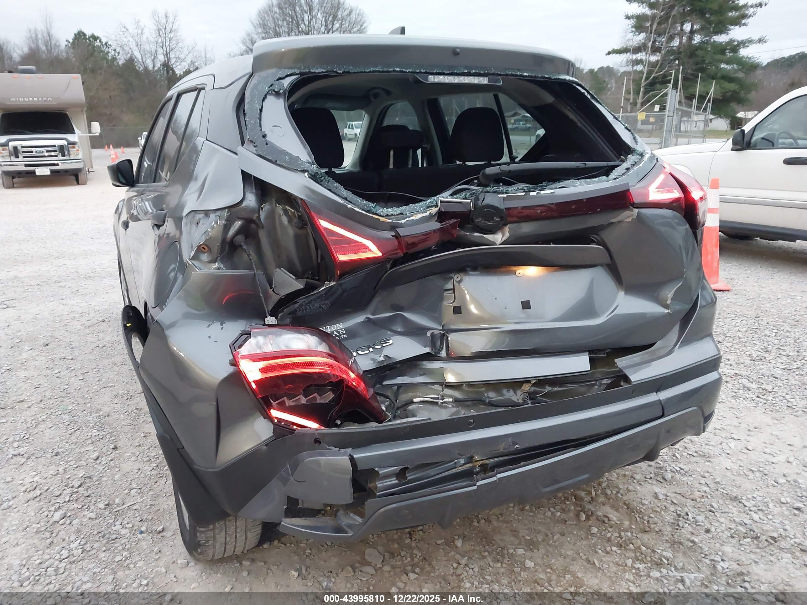 NISSAN KICKS image 6
