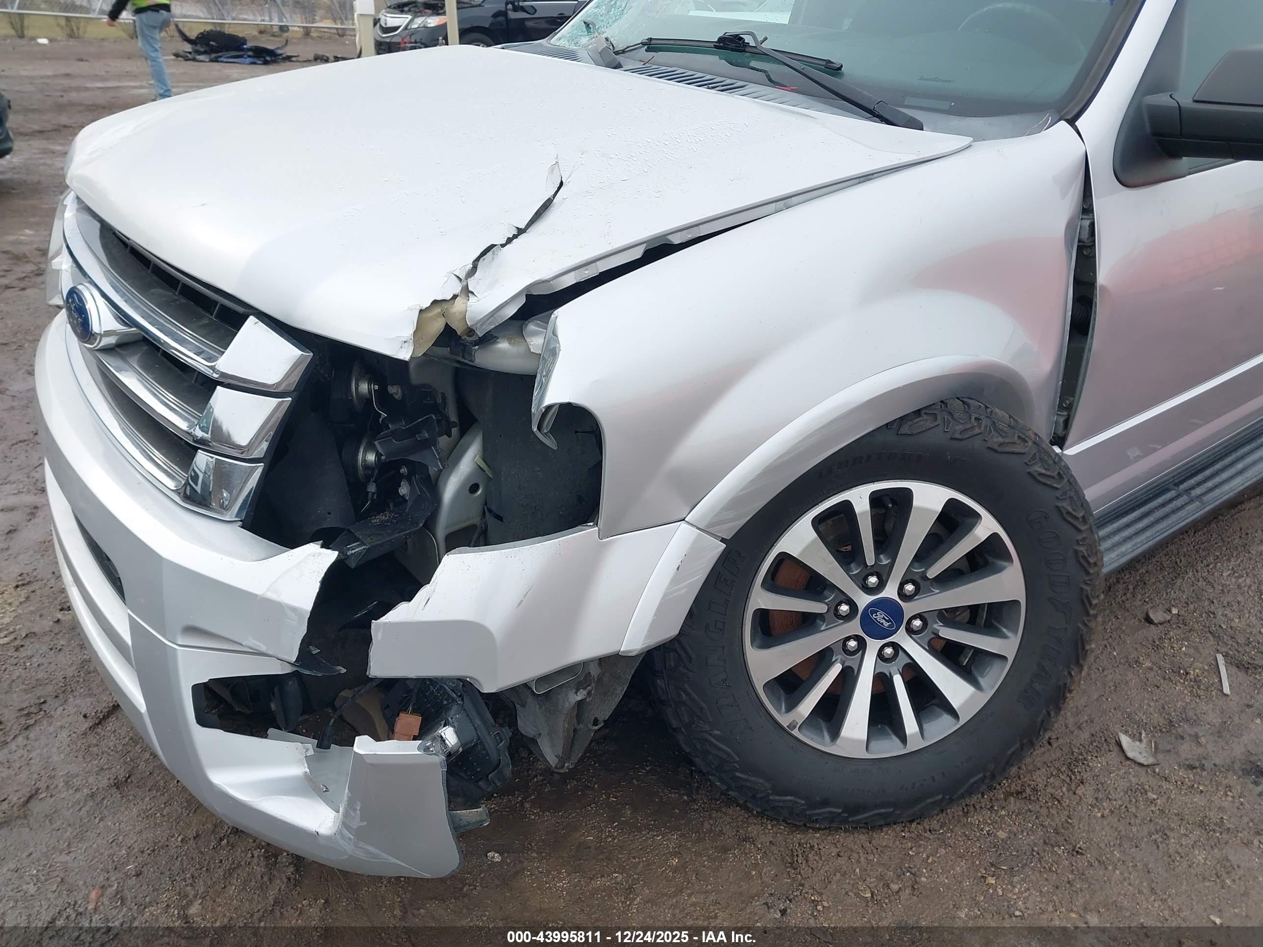 FORD EXPEDITION image 6