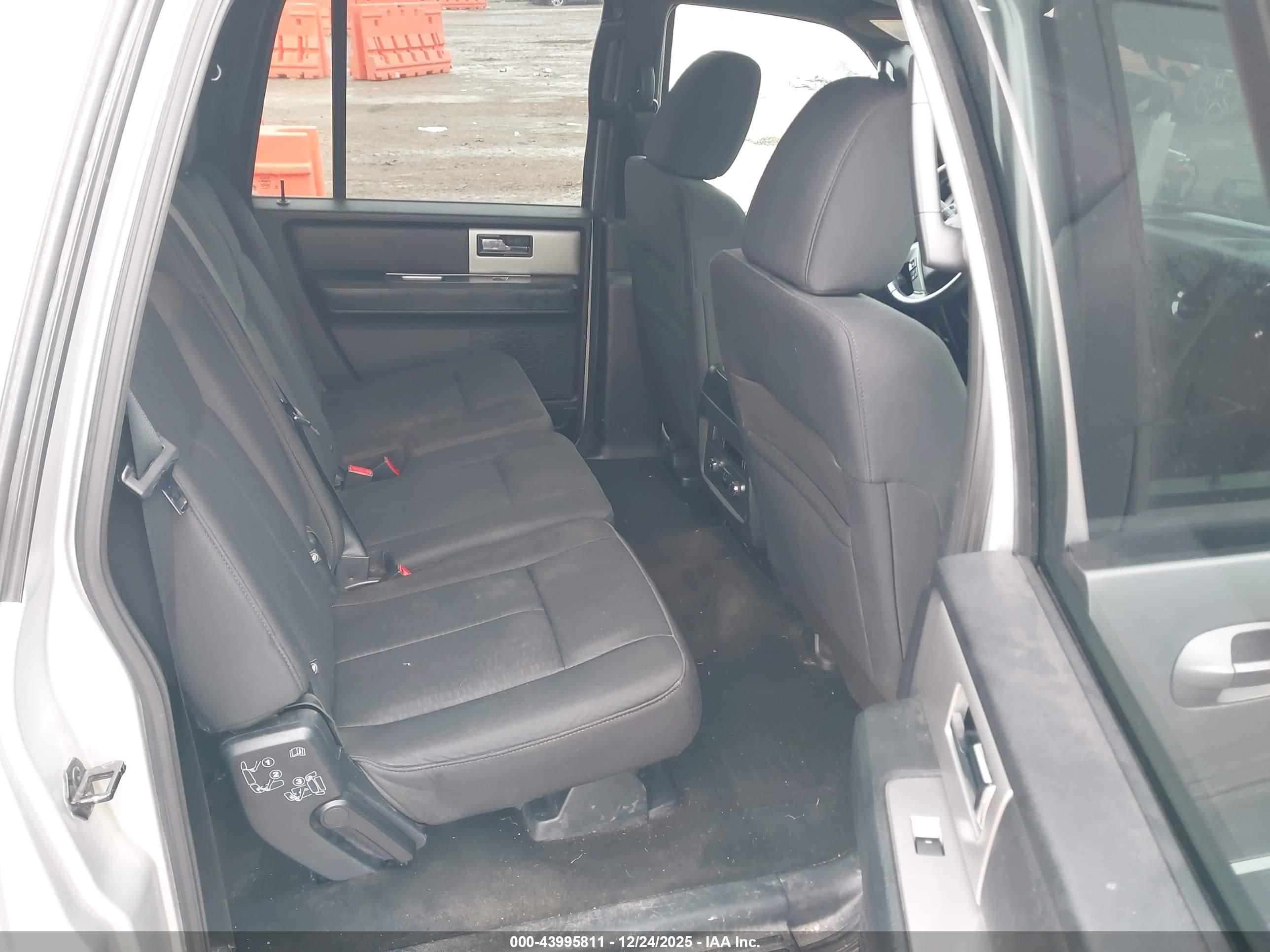 FORD EXPEDITION image 8