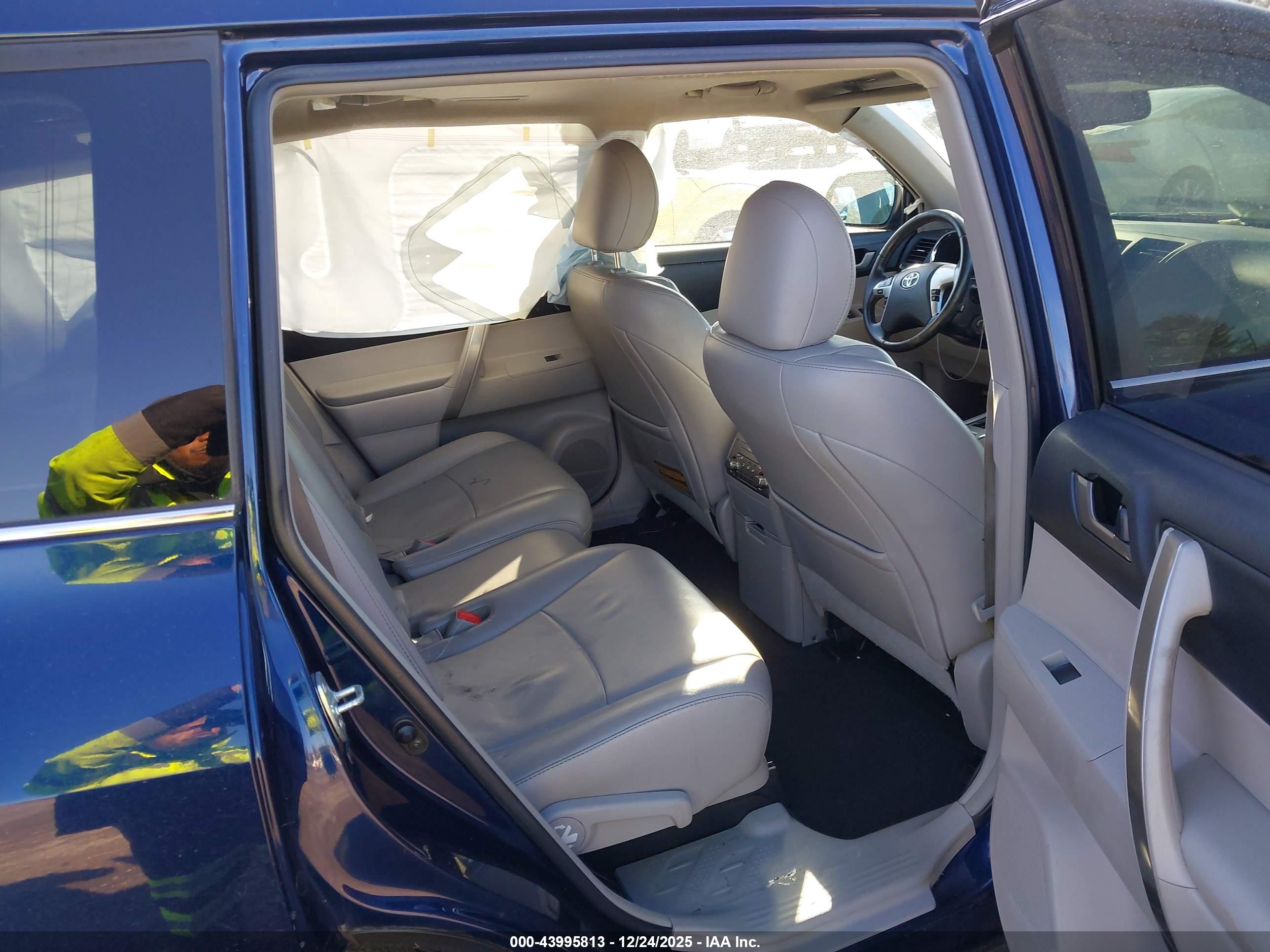 TOYOTA HIGHLANDER image 8