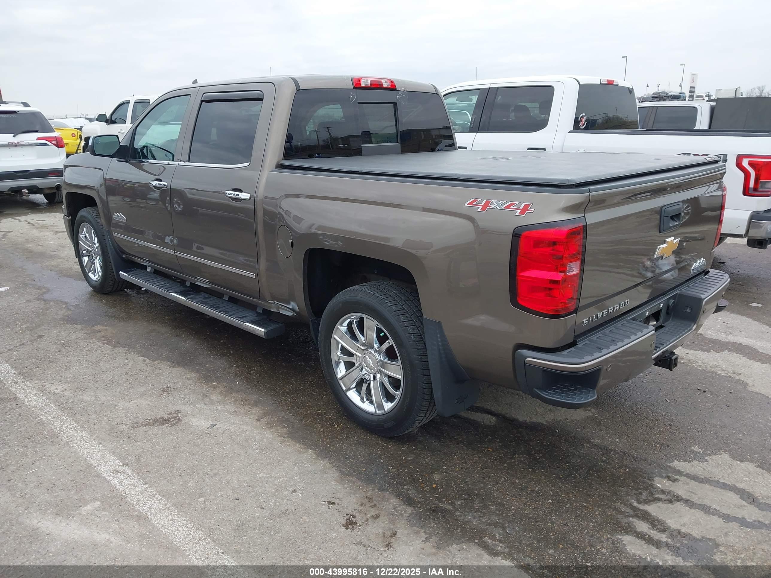 CHEVROLET SILVERADO image 3