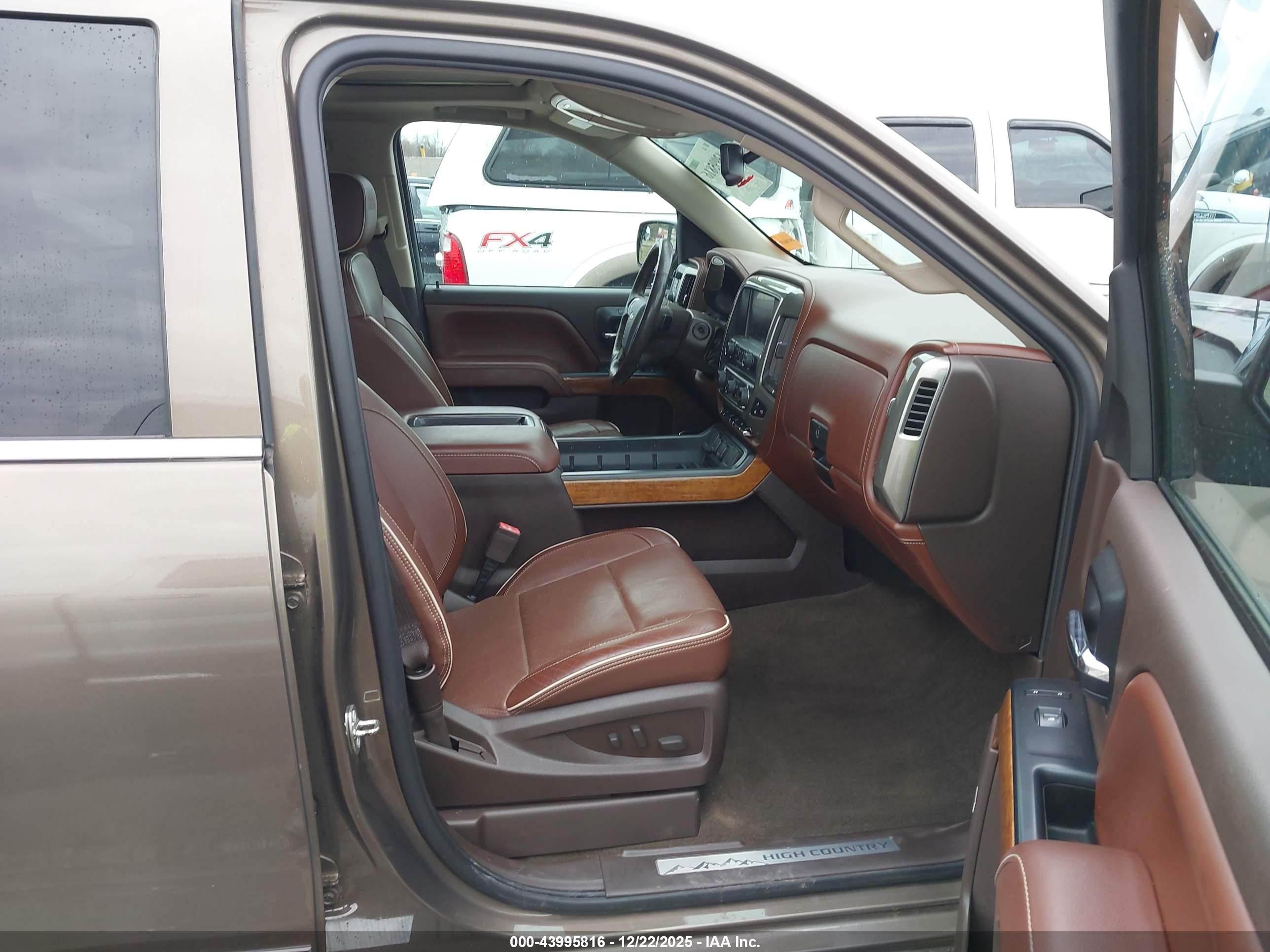 CHEVROLET SILVERADO image 5