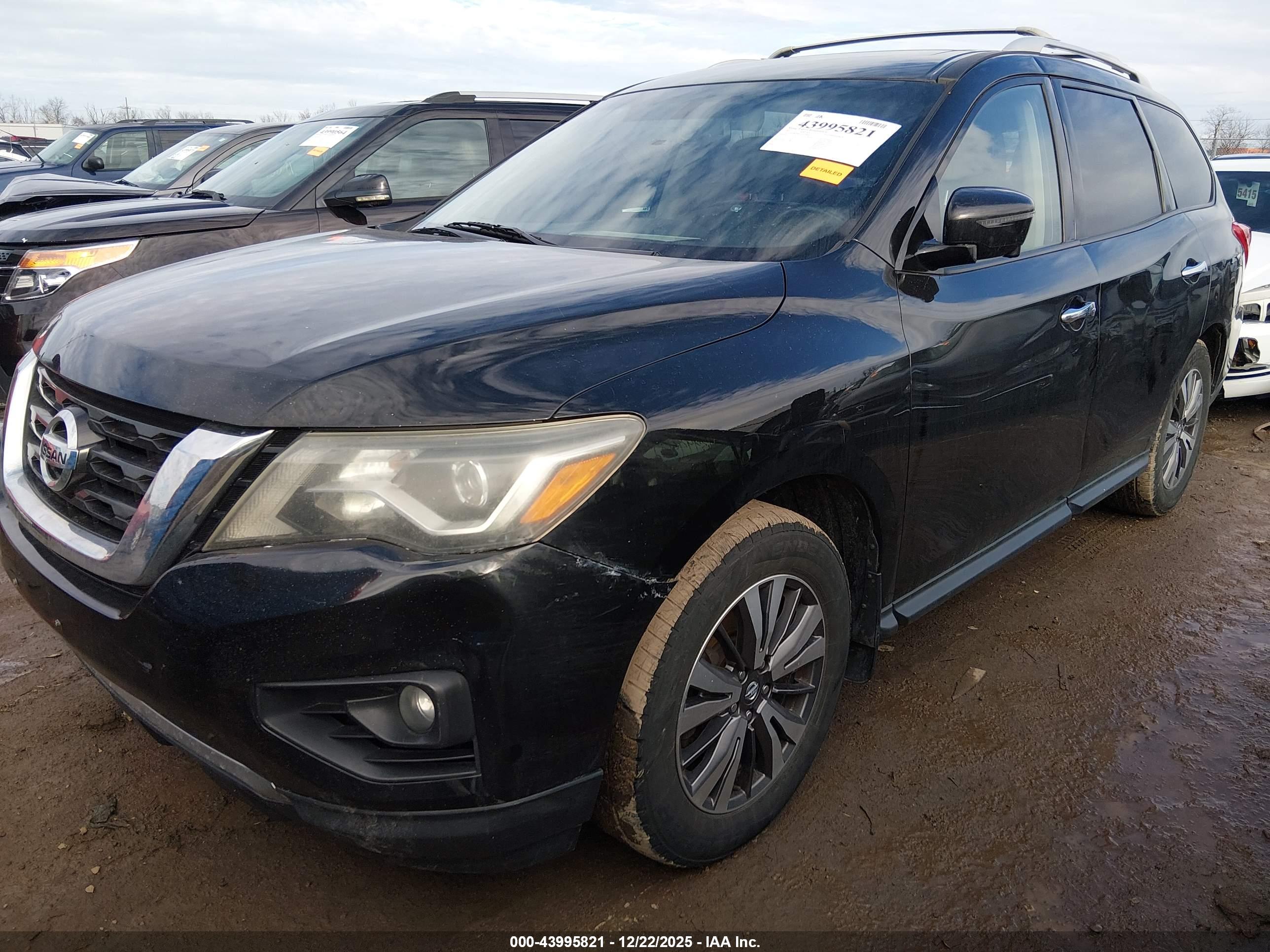 NISSAN PATHFINDER image 2