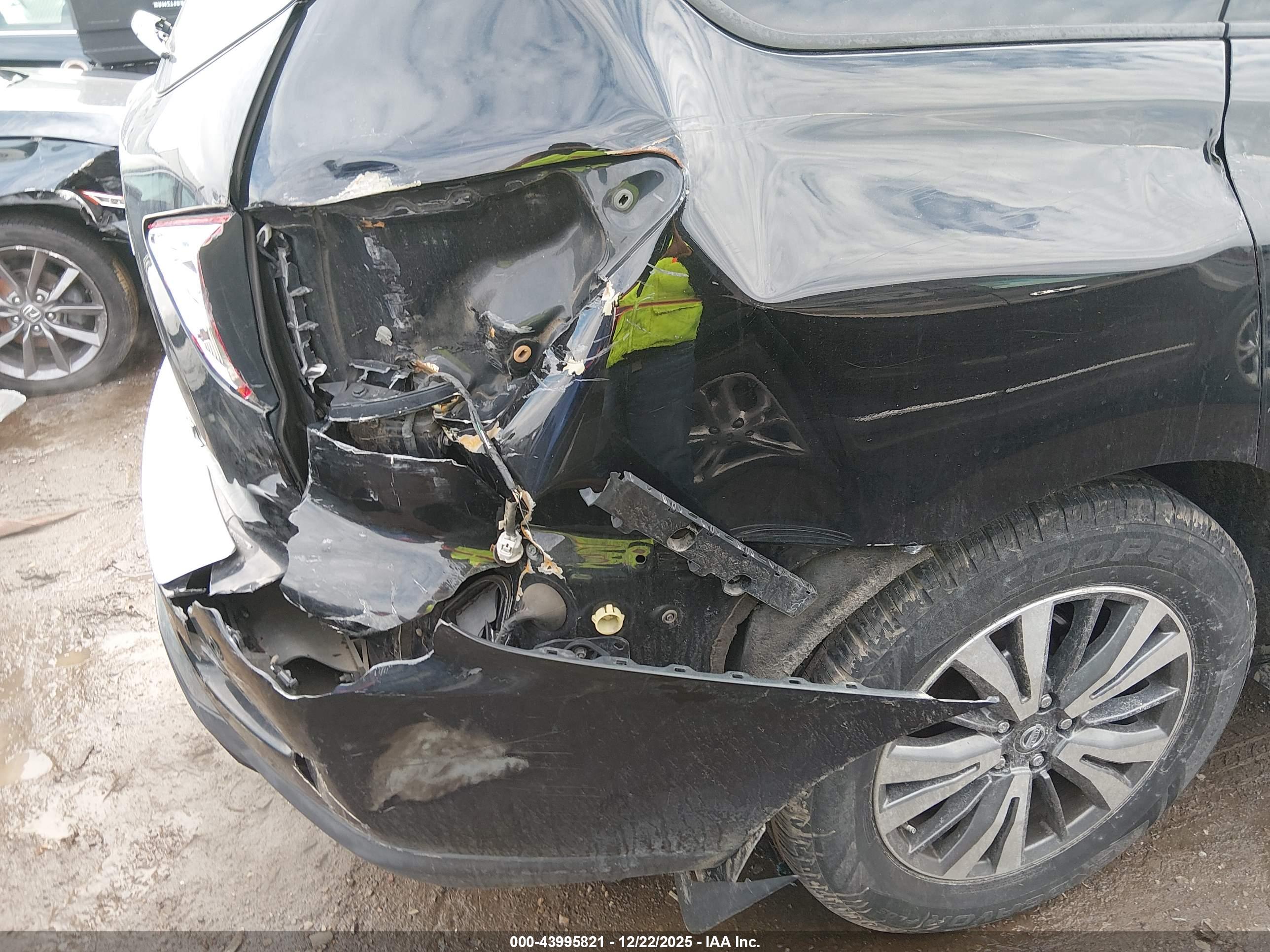 NISSAN PATHFINDER image 6