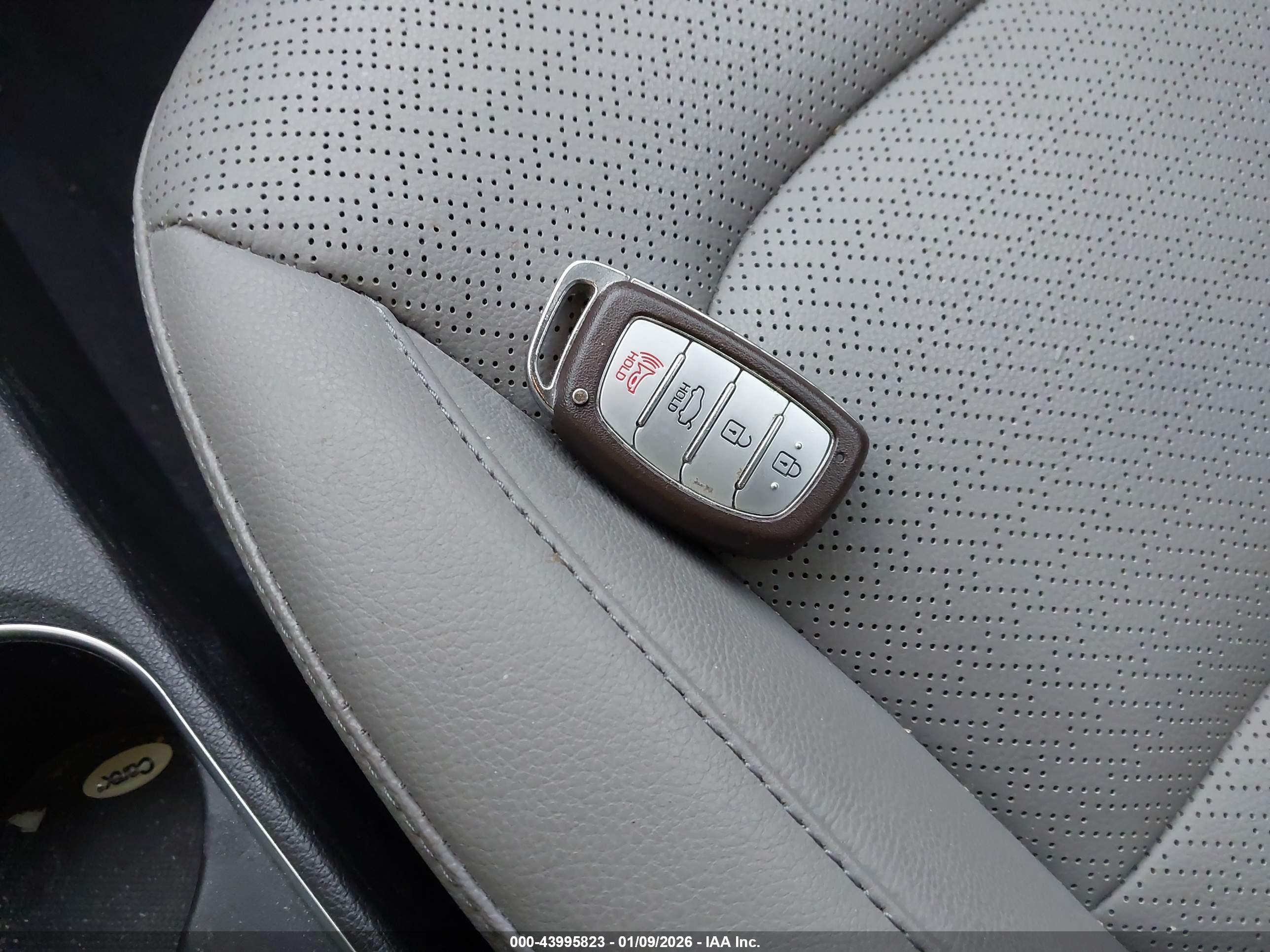 HYUNDAI ELANTRA image 11