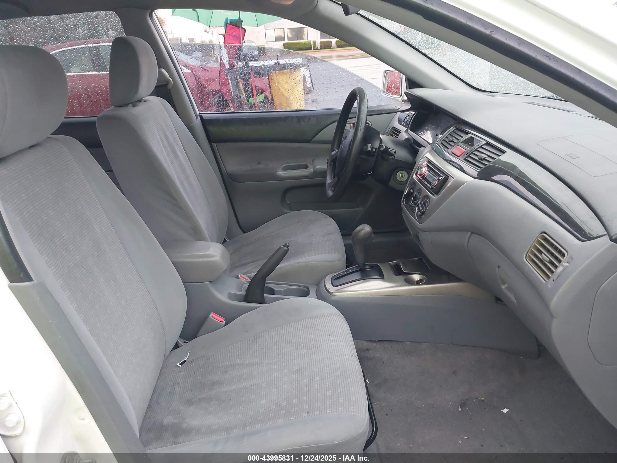 MITSUBISHI LANCER image 5