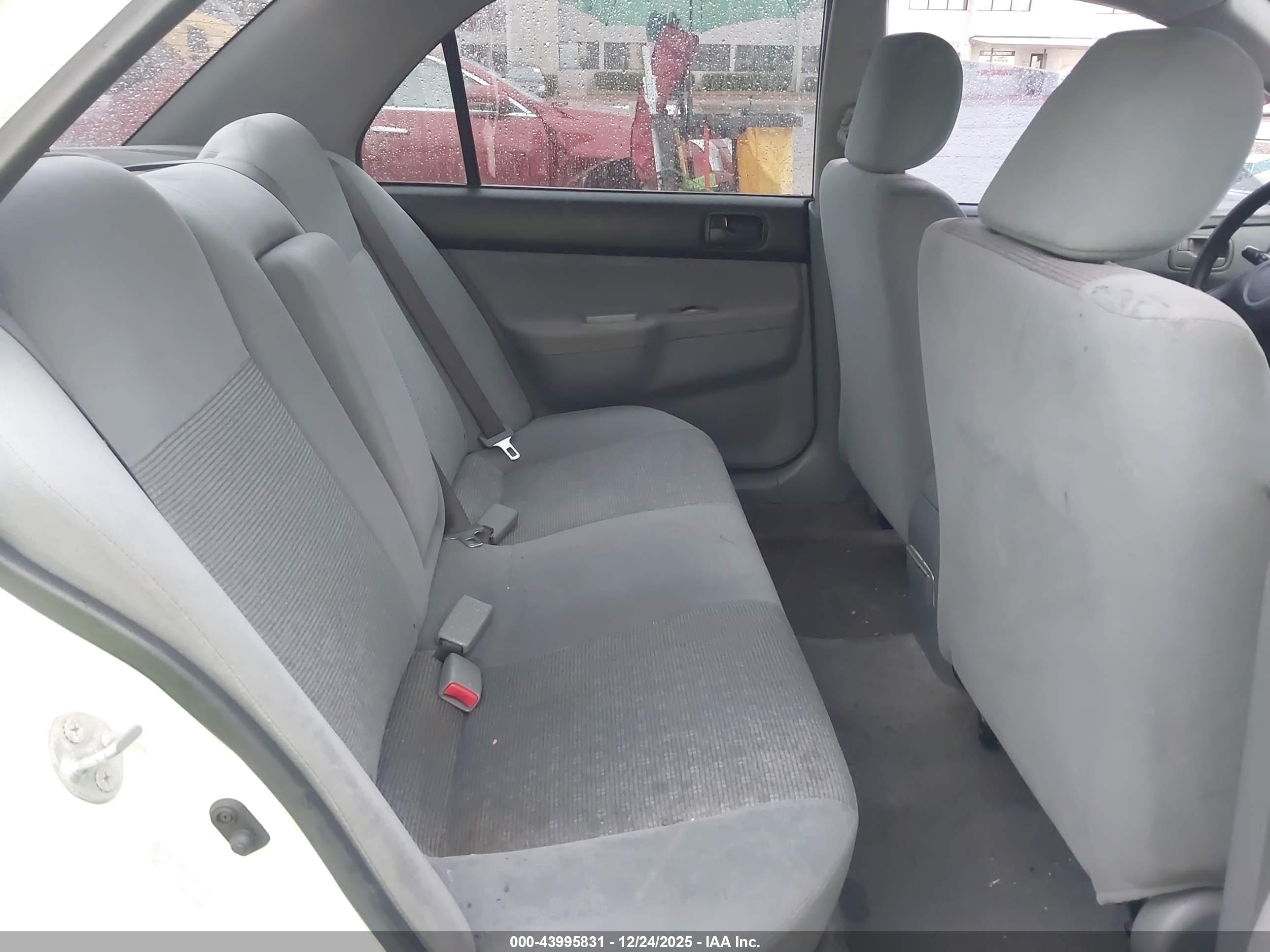 MITSUBISHI LANCER image 8