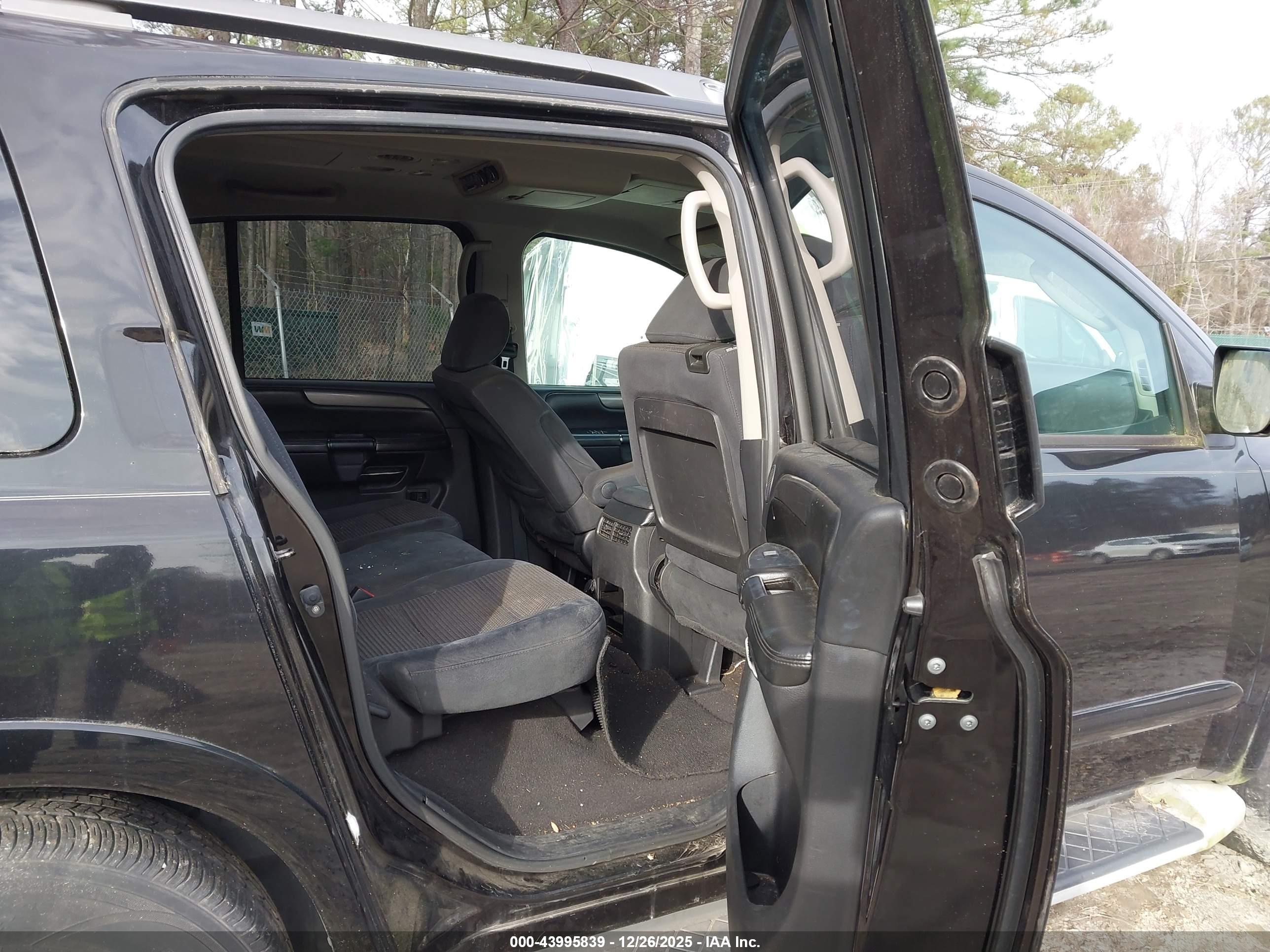 NISSAN ARMADA image 8
