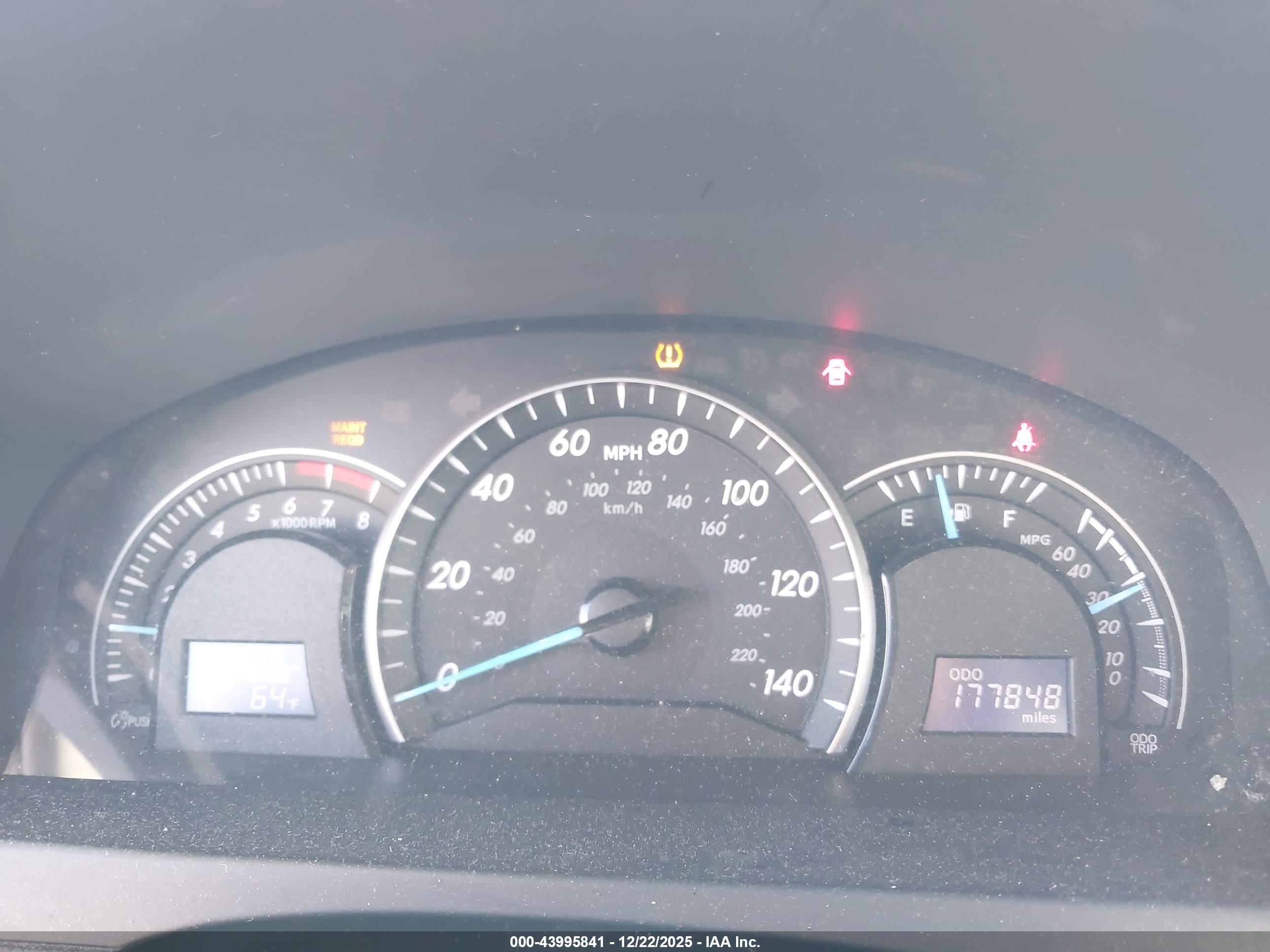 TOYOTA CAMRY image 7