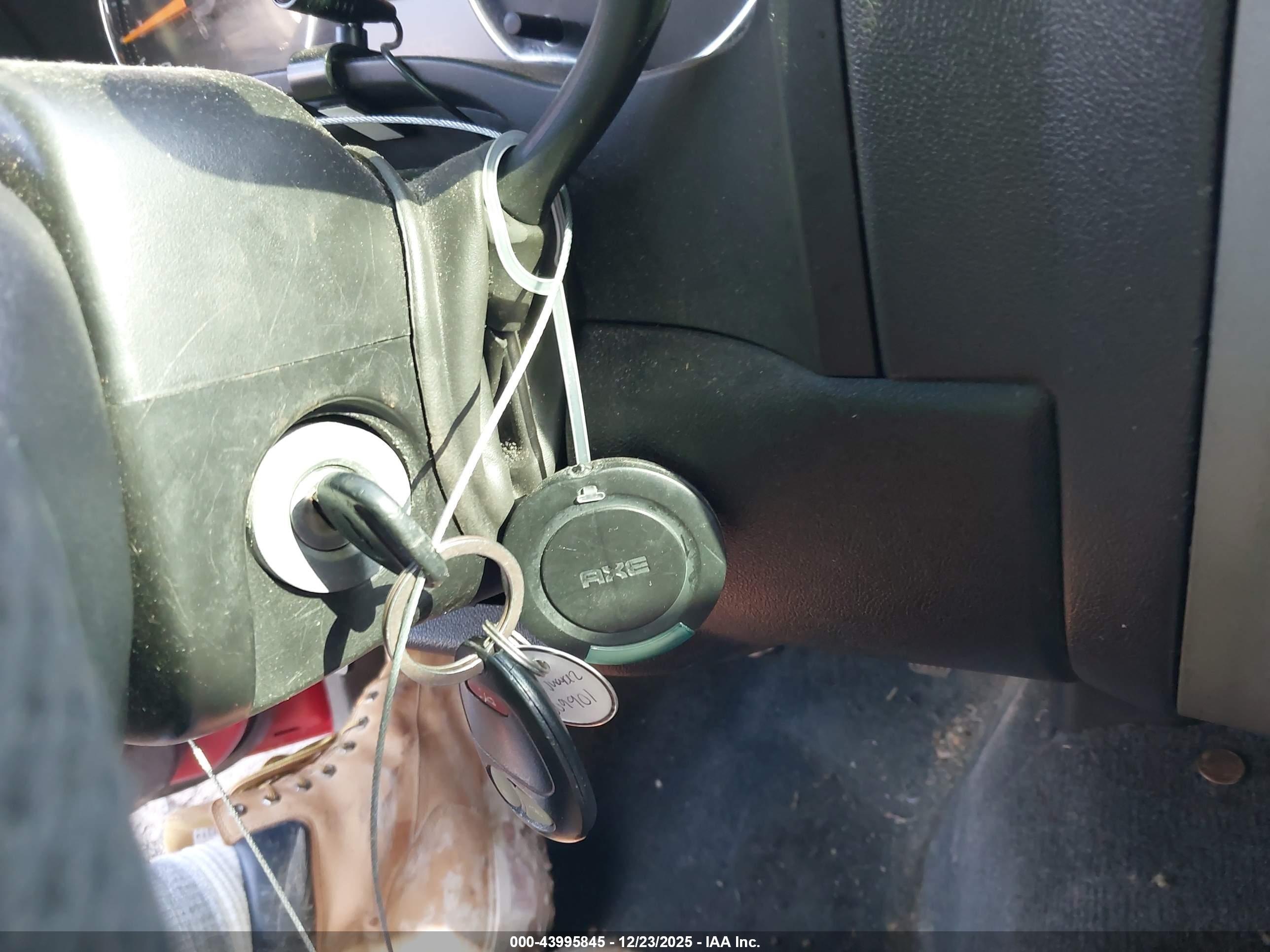 CHEVROLET COLORADO image 11
