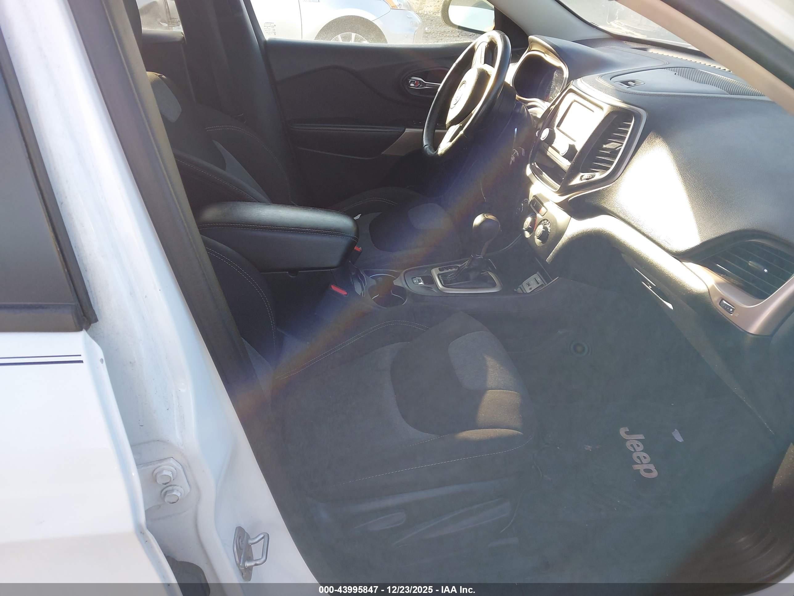 JEEP CHEROKEE image 5