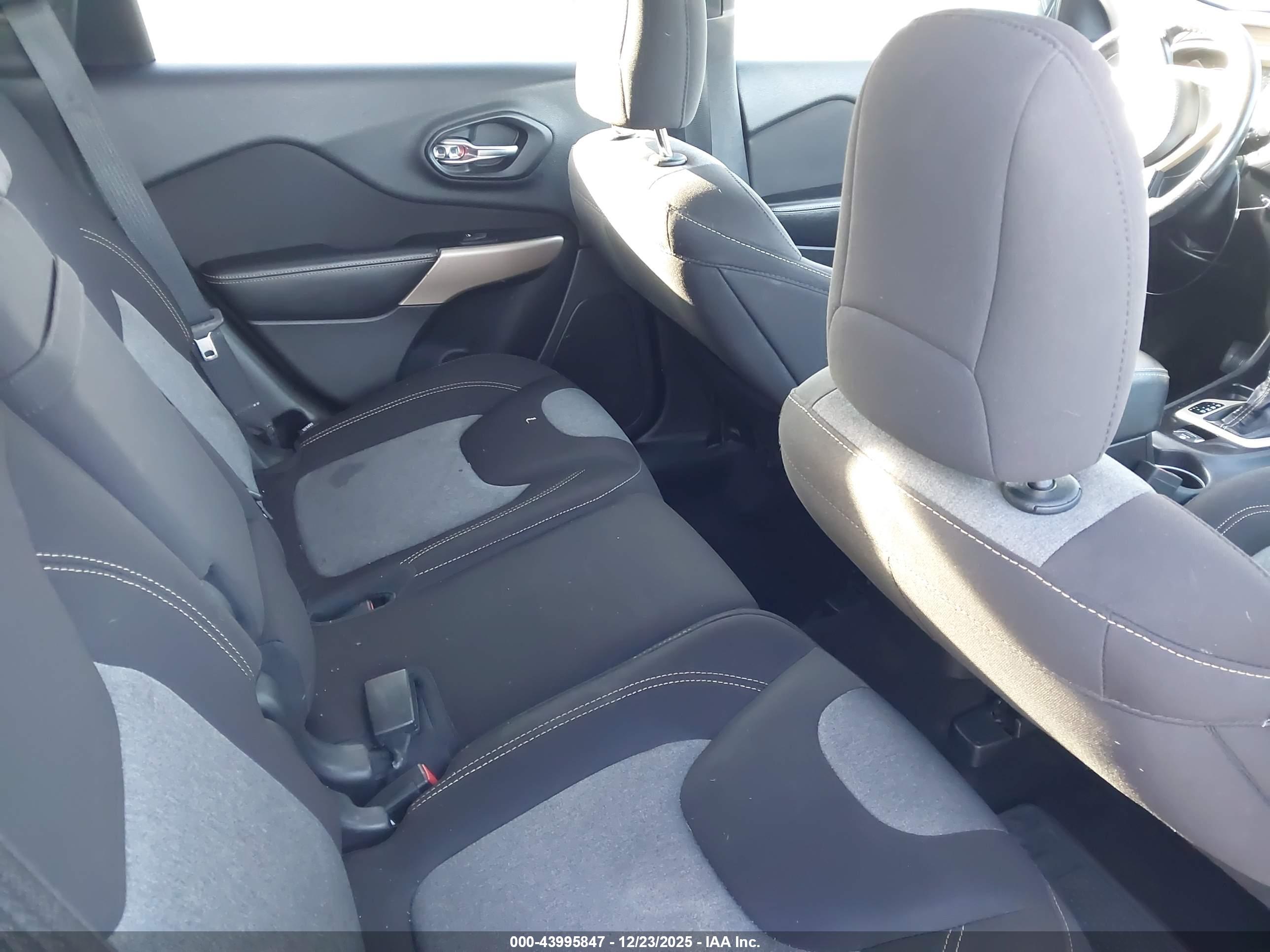 JEEP CHEROKEE image 8