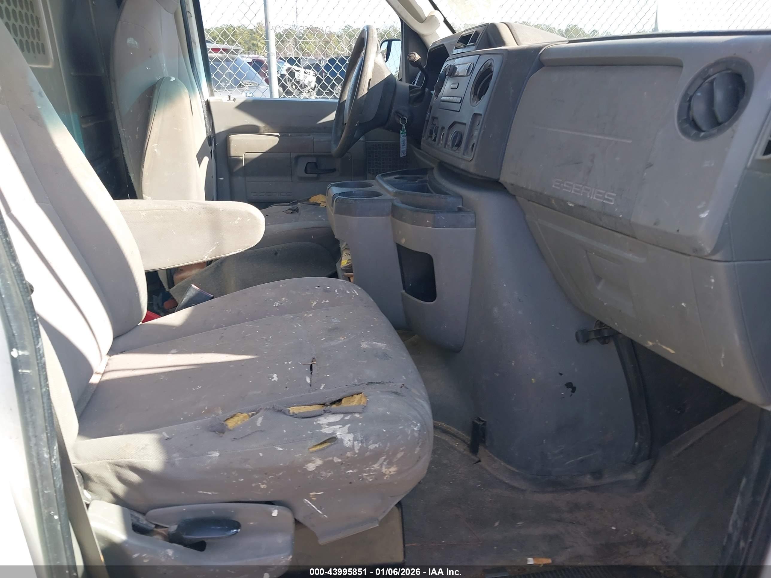 FORD E-250 image 5