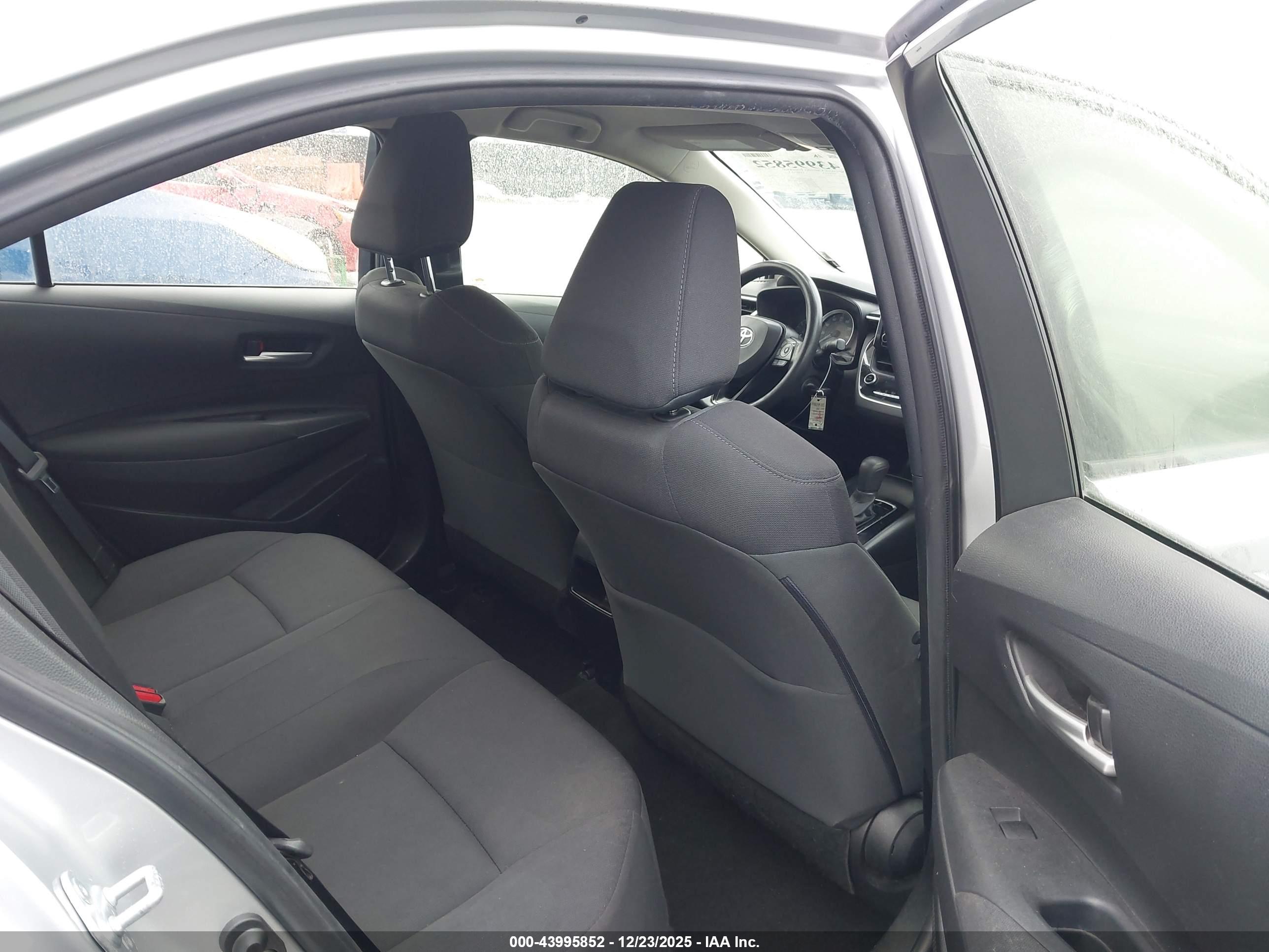 TOYOTA COROLLA image 8