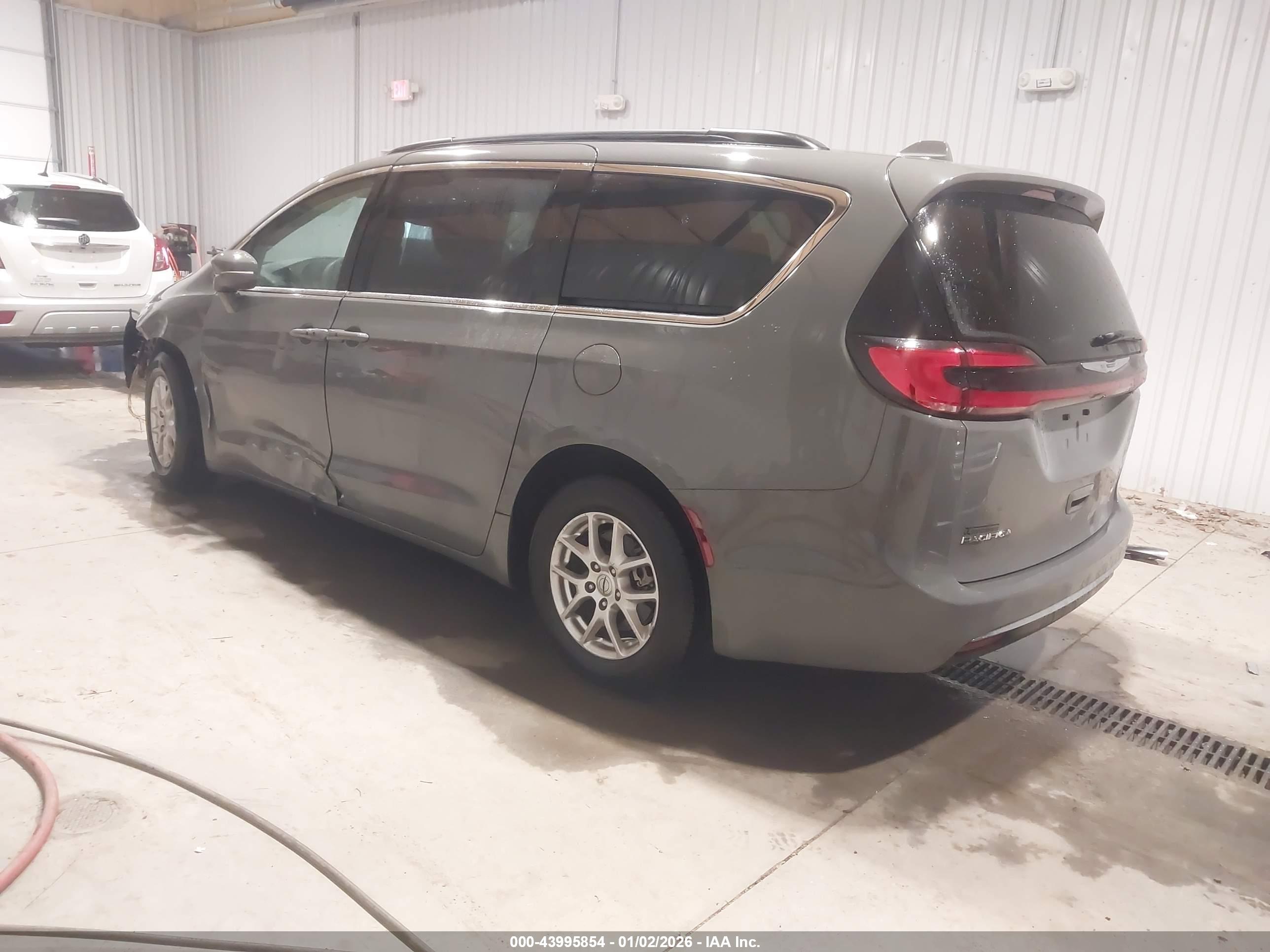 CHRYSLER PACIFICA image 3