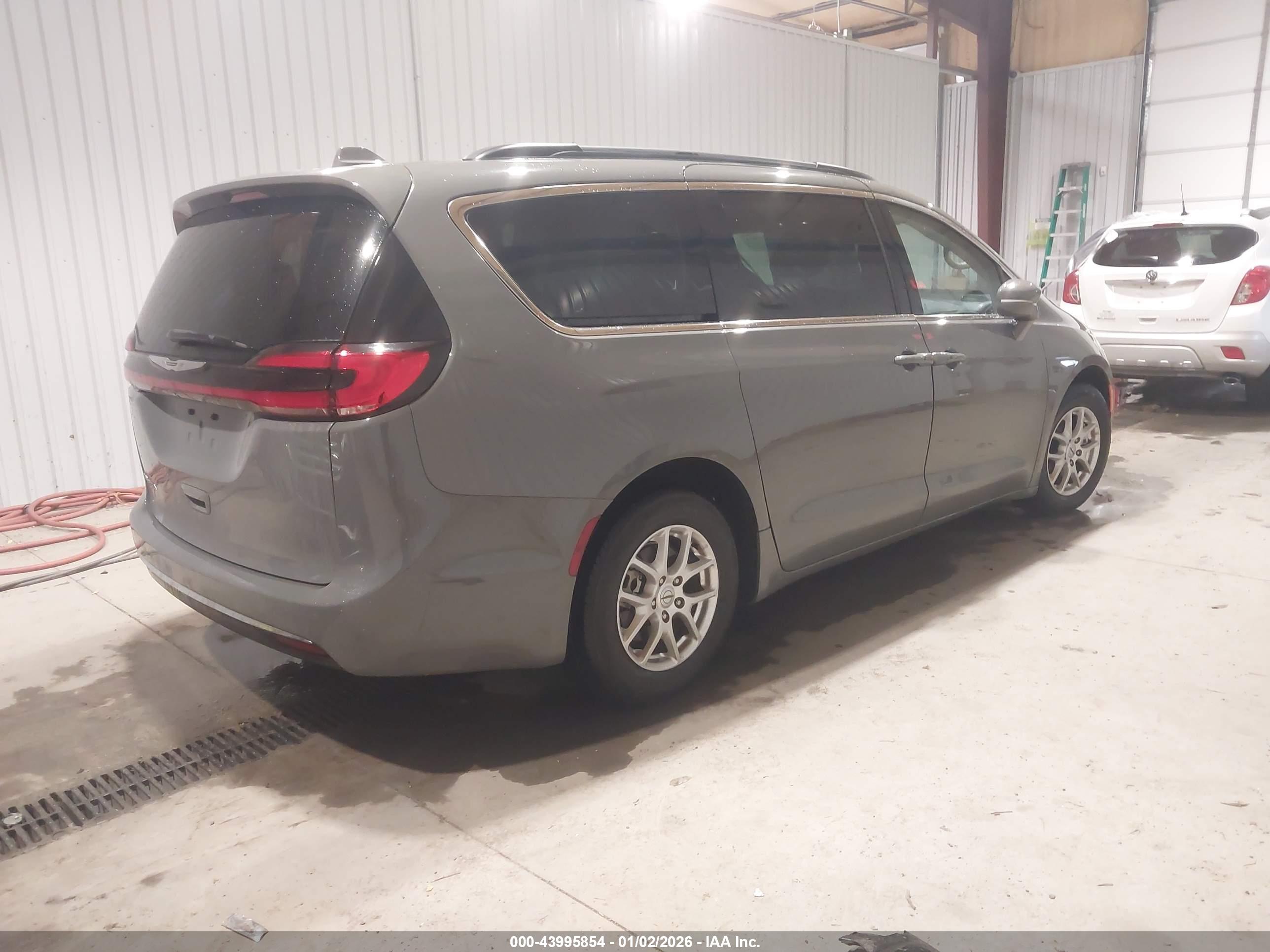 CHRYSLER PACIFICA image 4