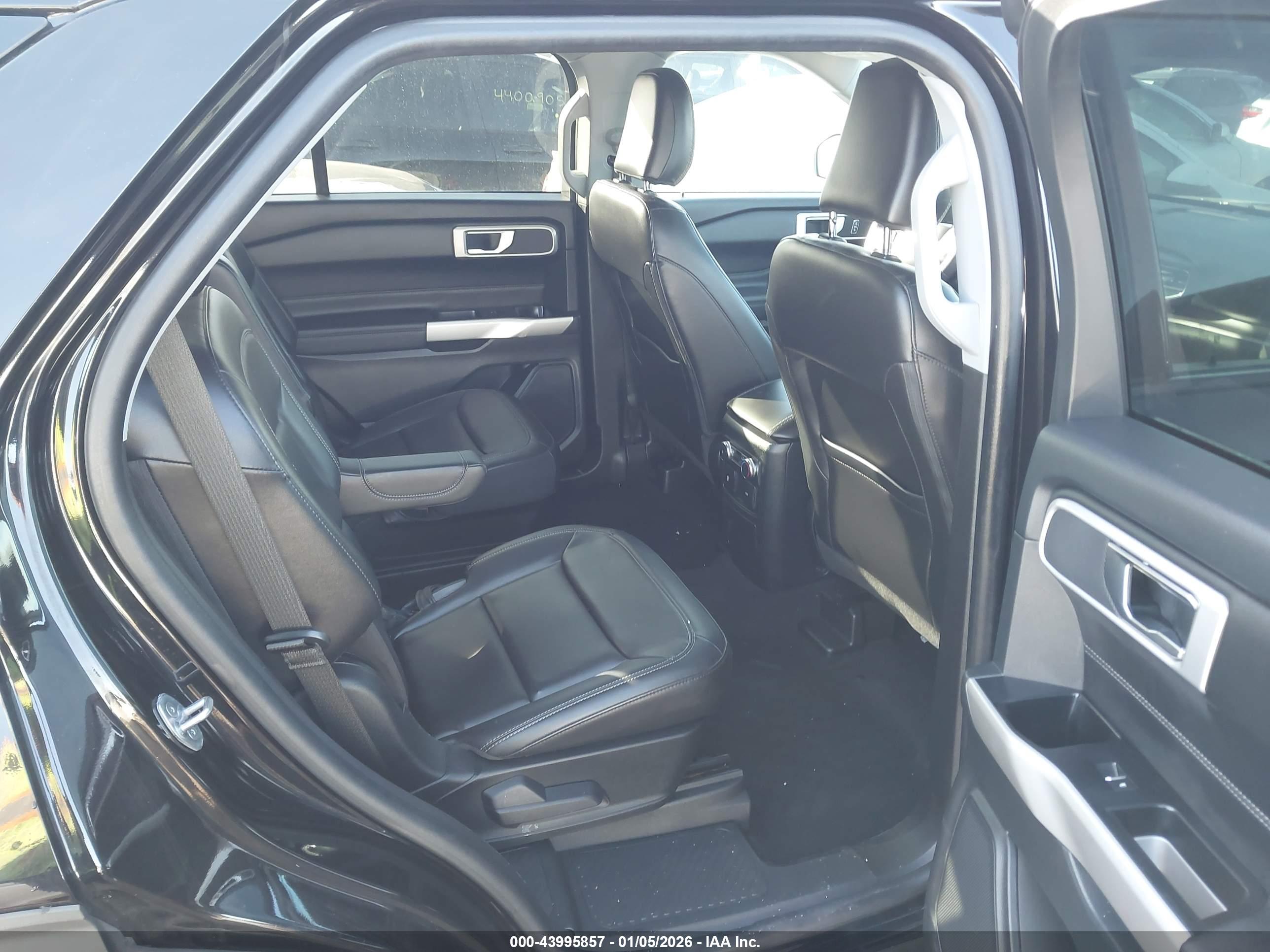 FORD EXPLORER image 8