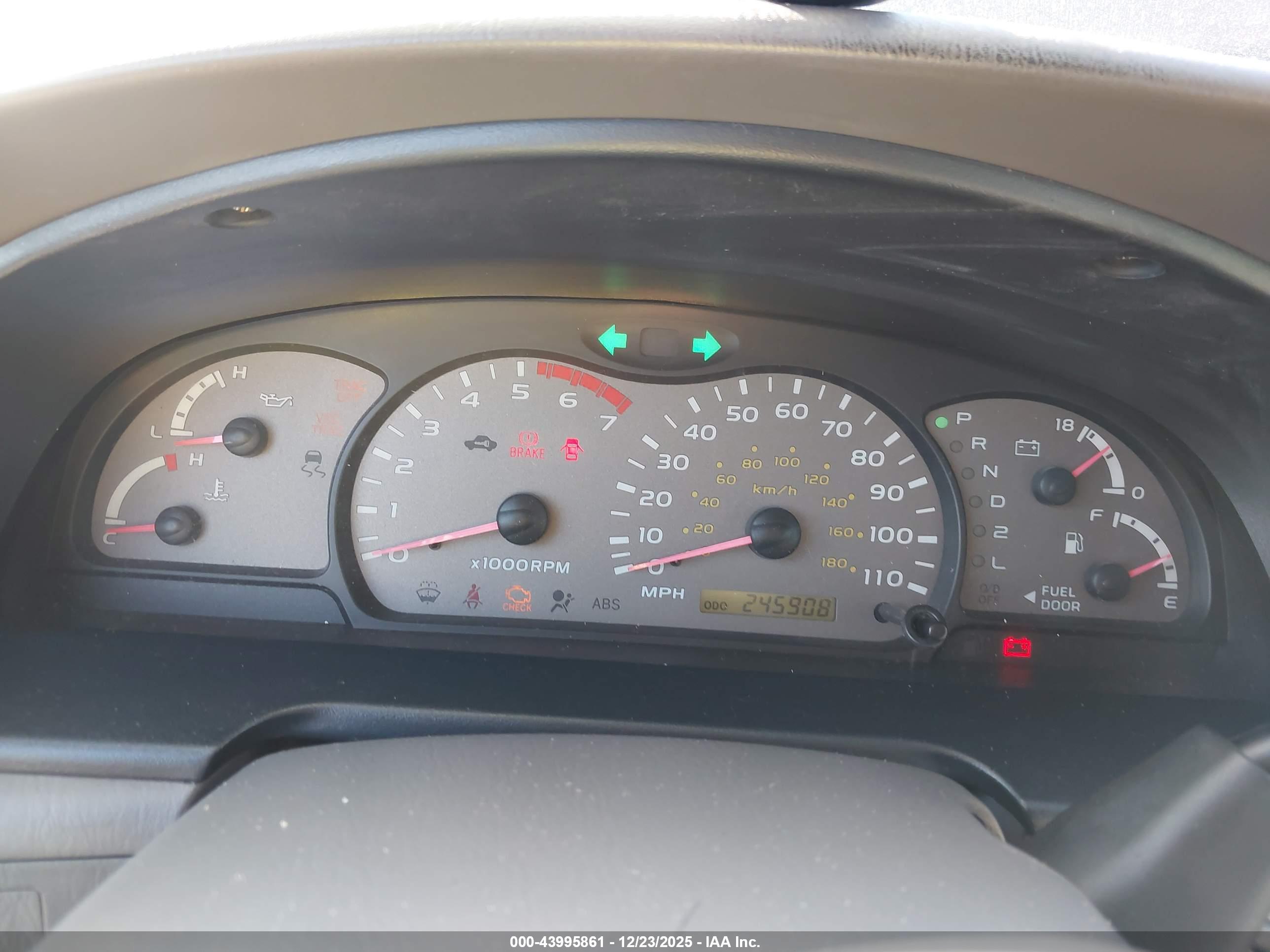 TOYOTA SEQUOIA image 7