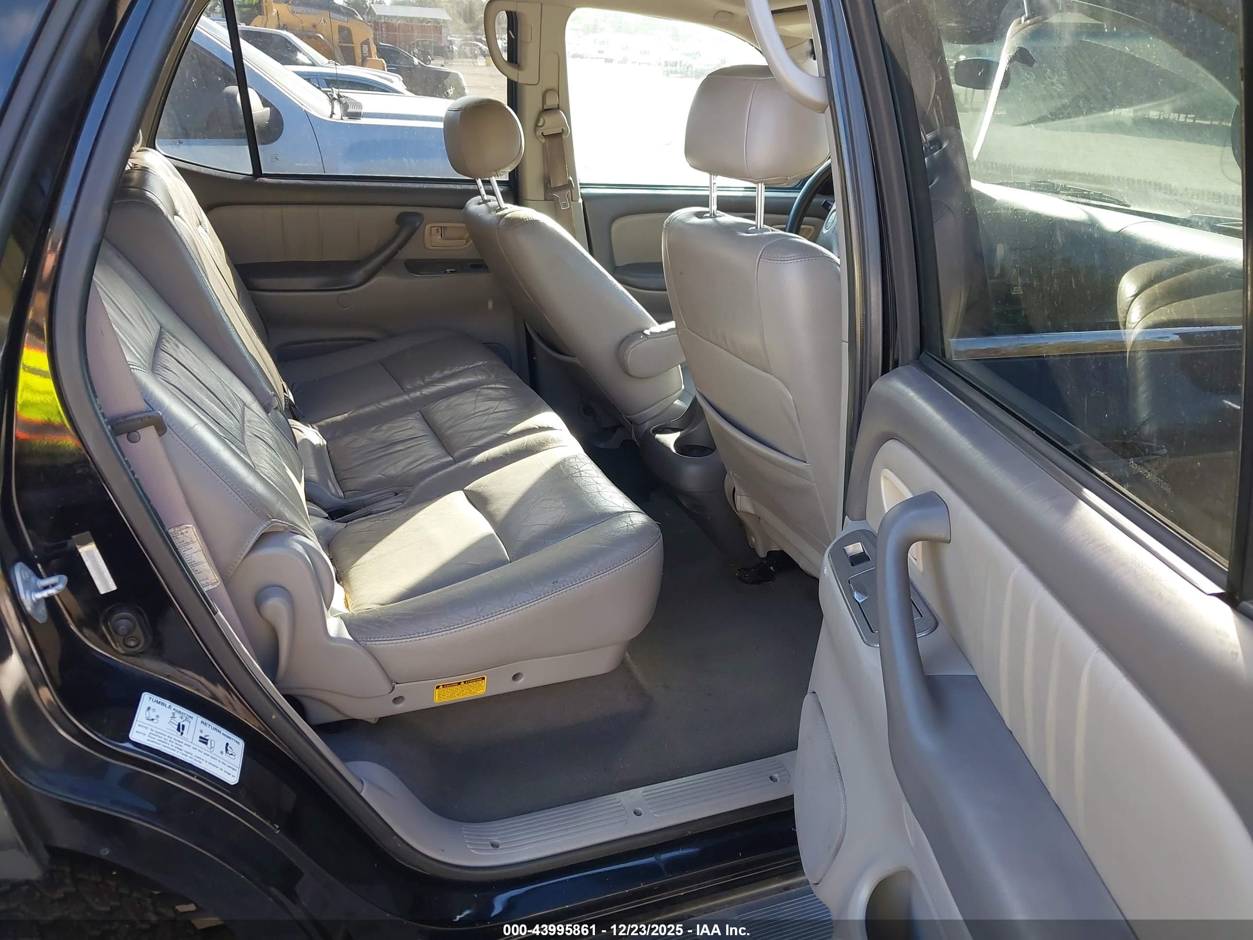 TOYOTA SEQUOIA image 8